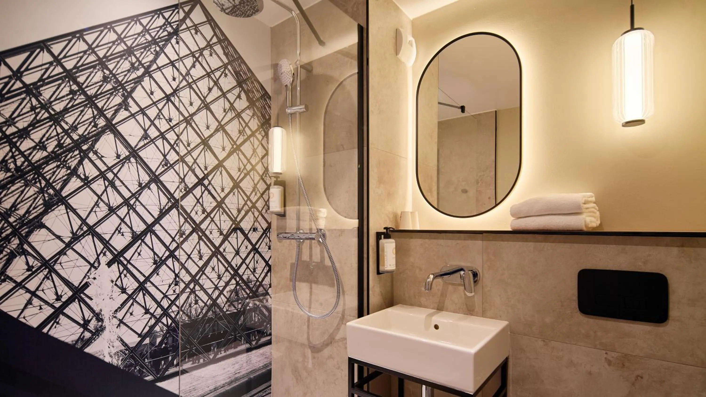 Bathroom in Campanile PRIME - Paris Porte d'Italie
