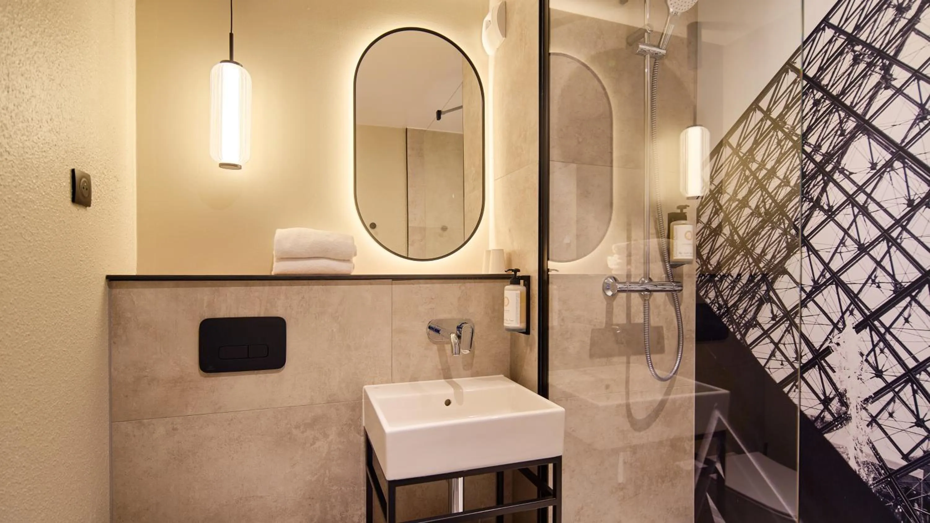 Bathroom in Campanile PRIME - Paris Porte d'Italie