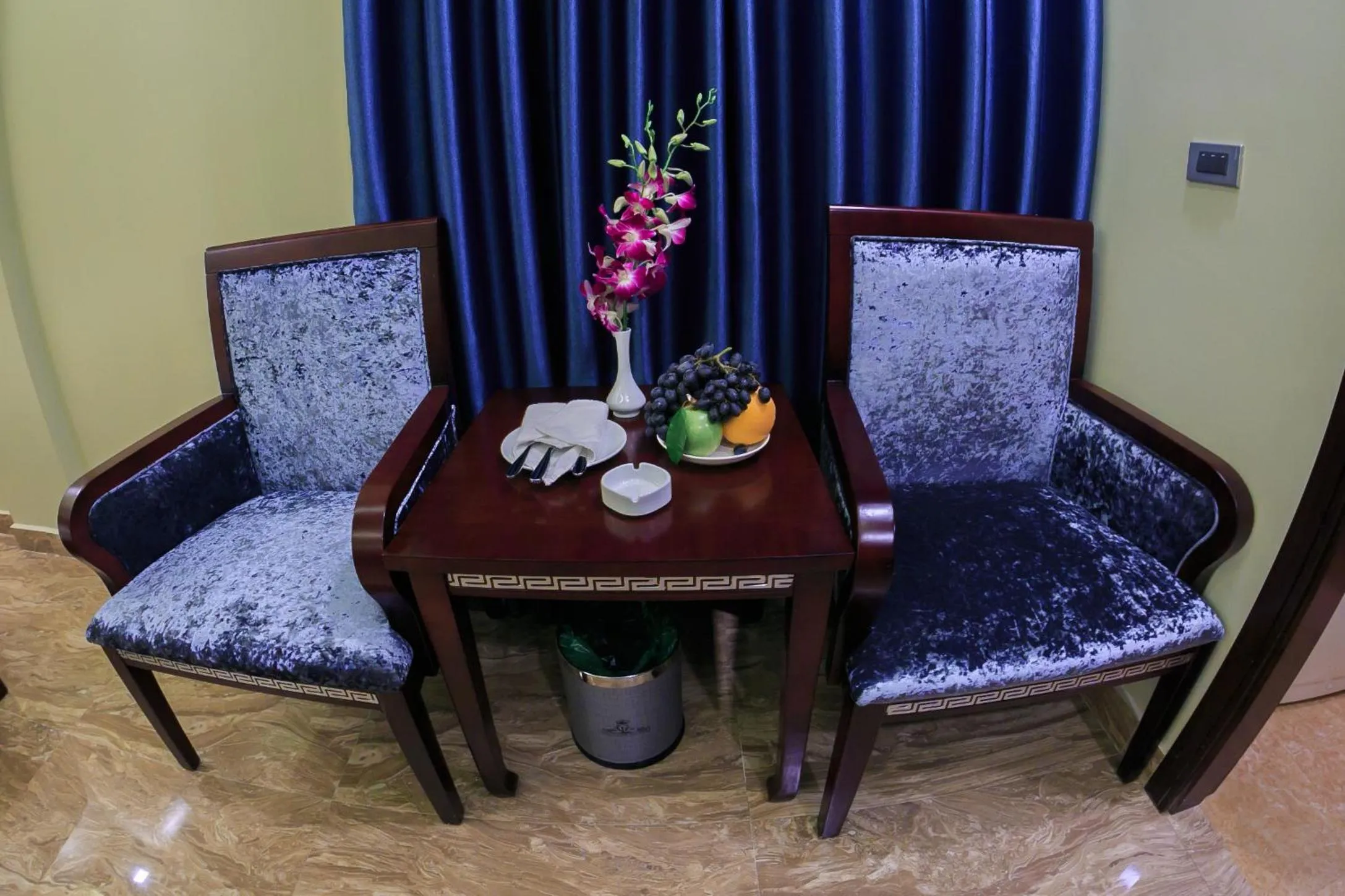 Seating area in Gallant Hotel 168