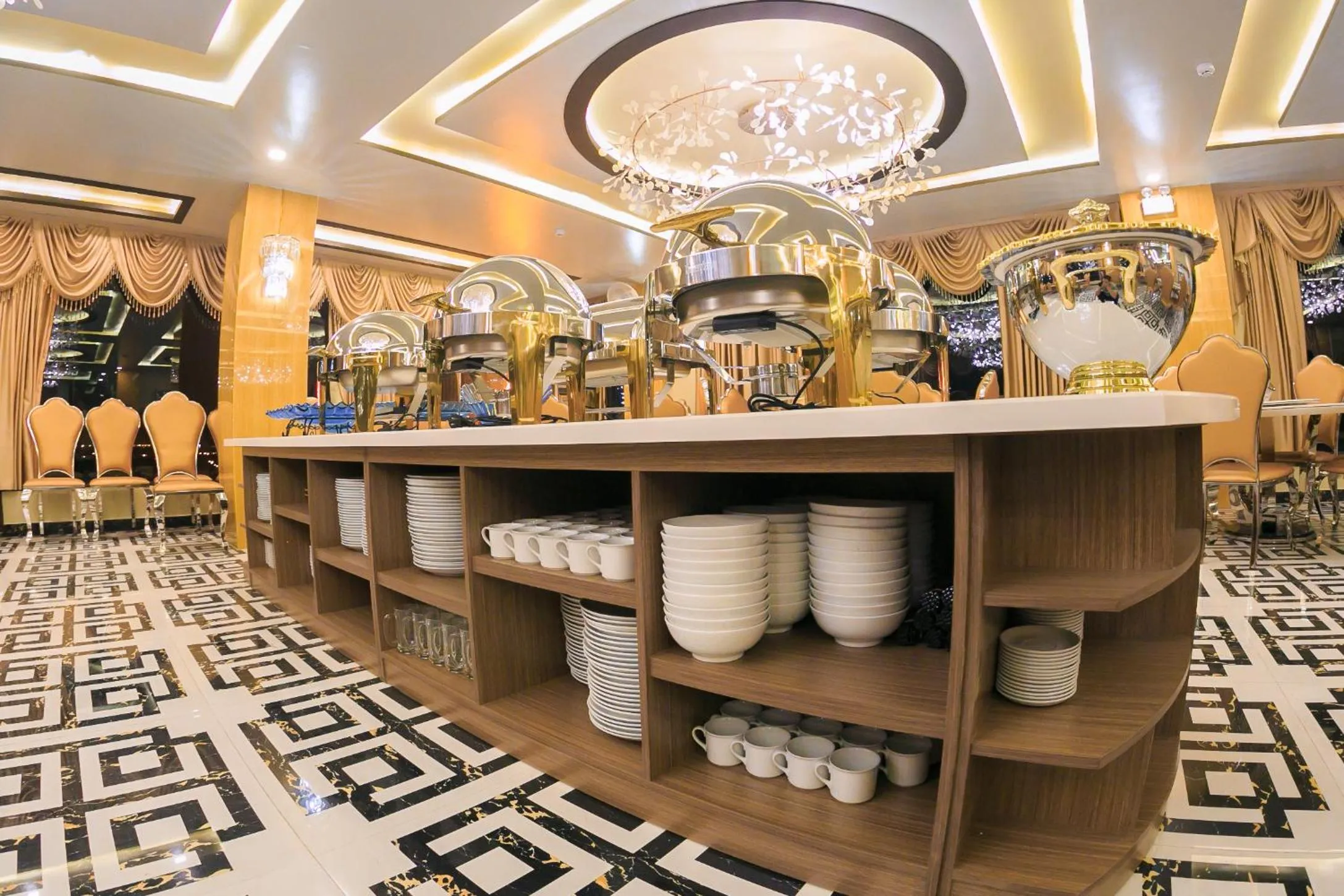 Restaurant/places to eat in Gallant Hotel 168