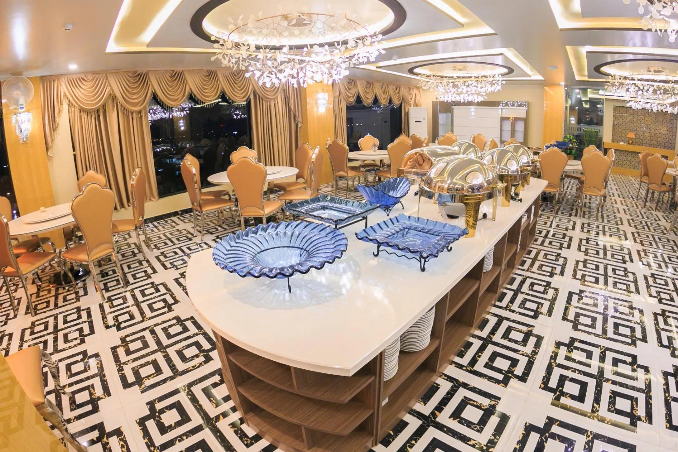 Restaurant/places to eat in Gallant Hotel 168