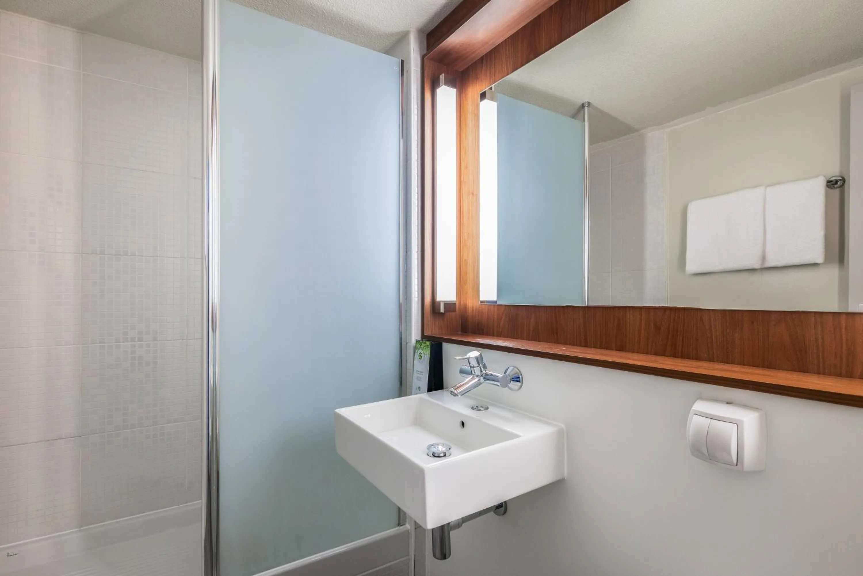 Bathroom in Campanile NATURE - Cergy Saint Christophe