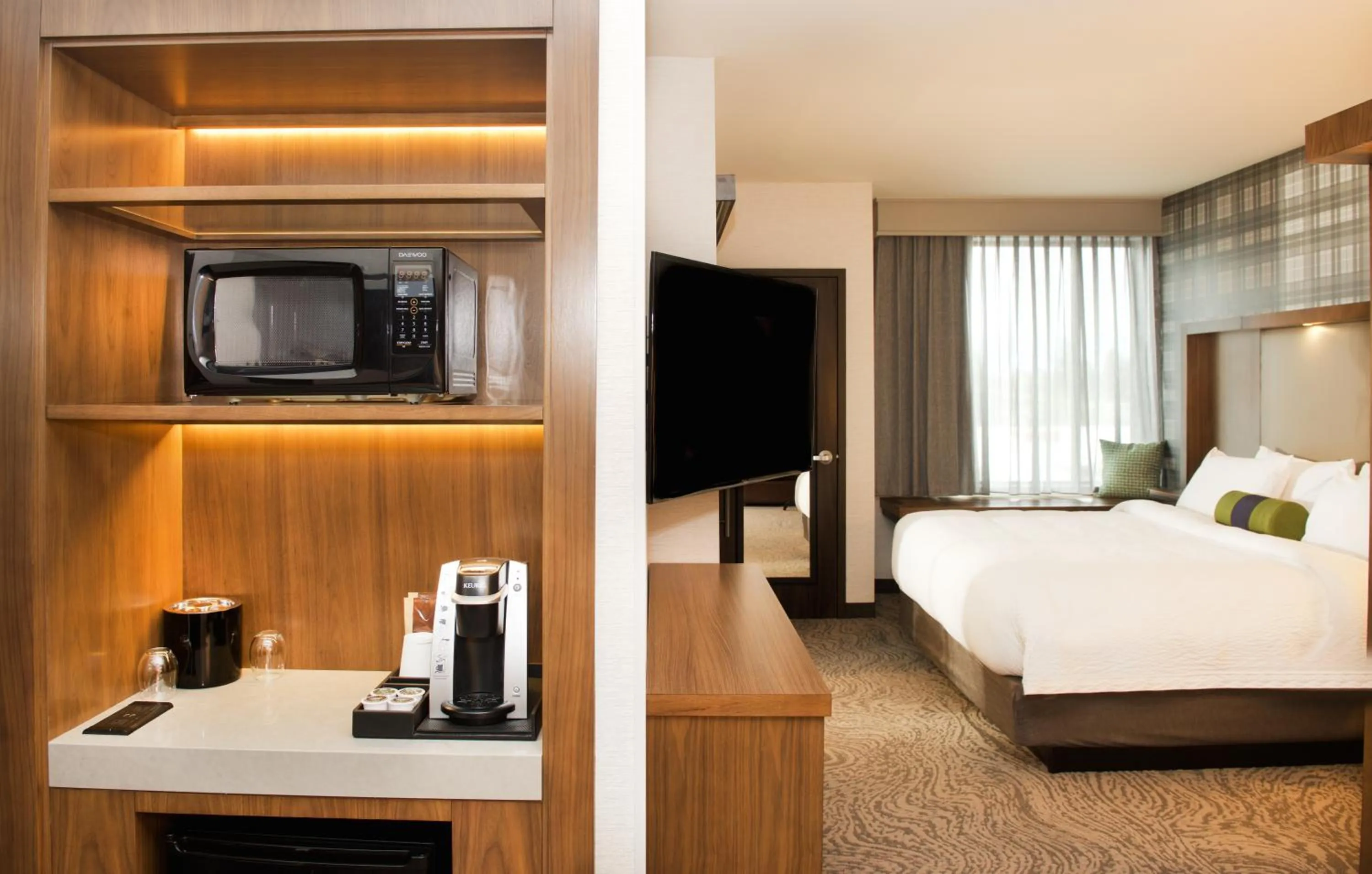 Coffee/tea facilities, Bed in SpringHill Suites by Marriott Bend