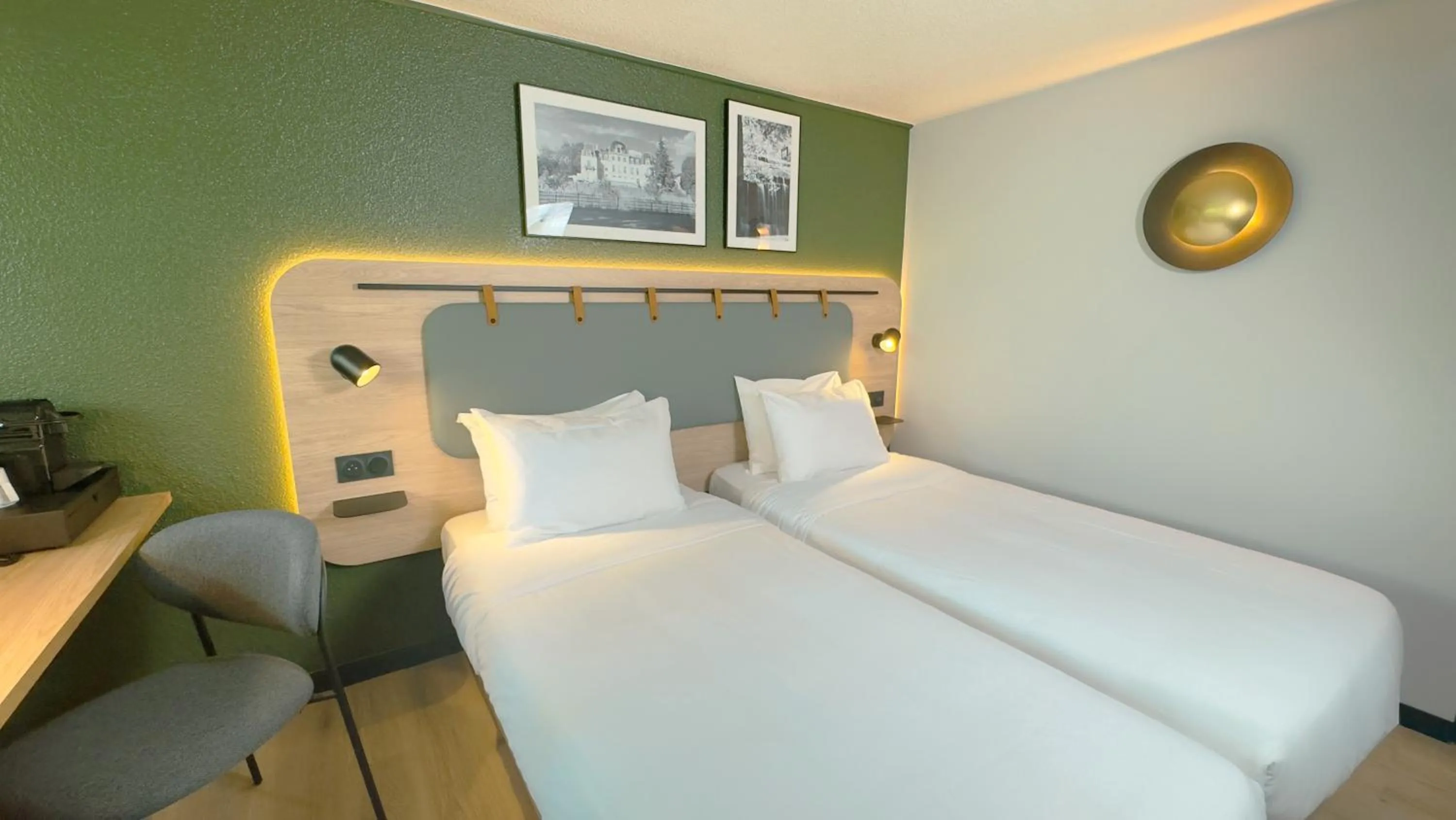 Bedroom, Bed in Campanile Epinay sur Orge Savigny Sur Orge