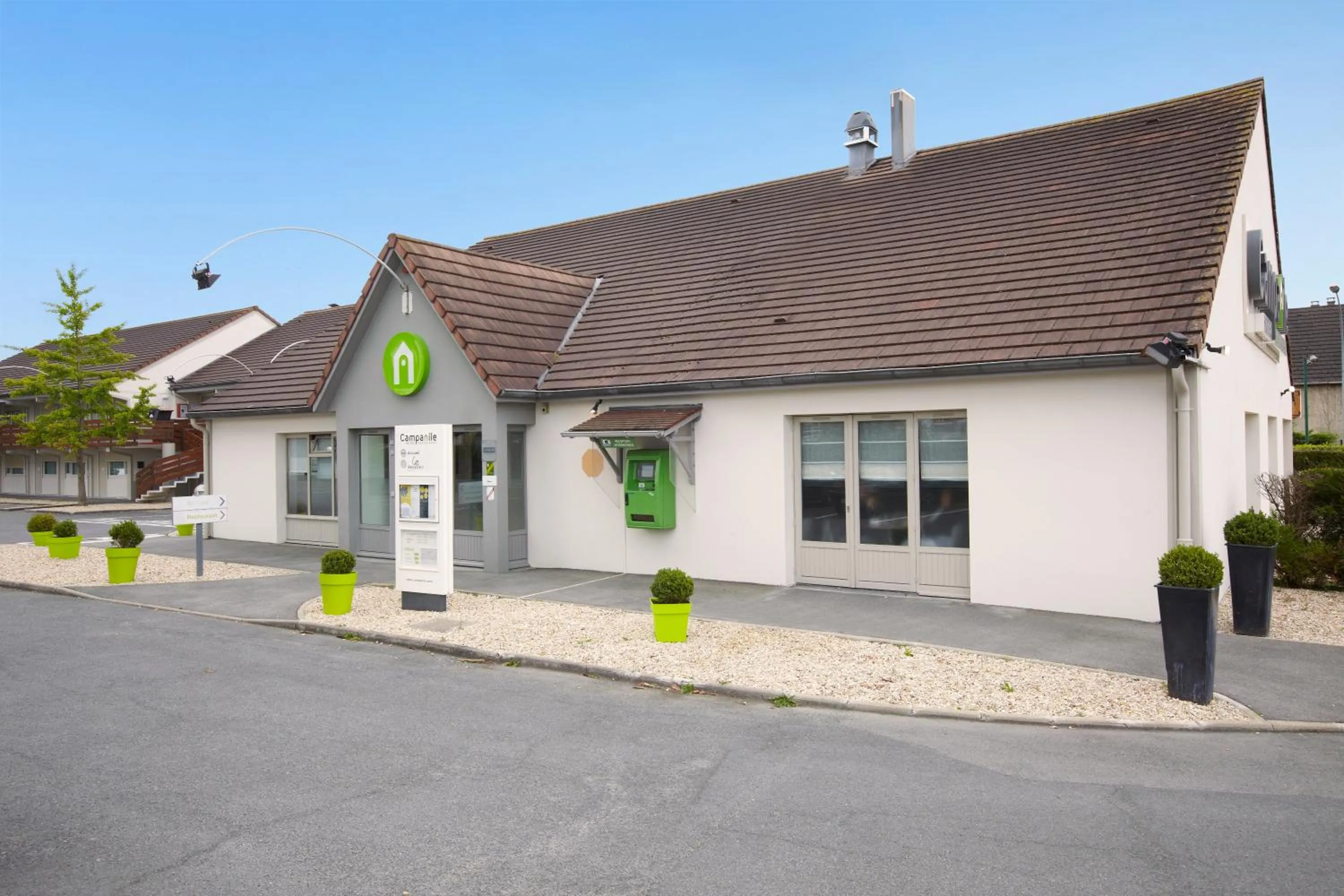 Facade/entrance in Campanile NATURE - Meaux