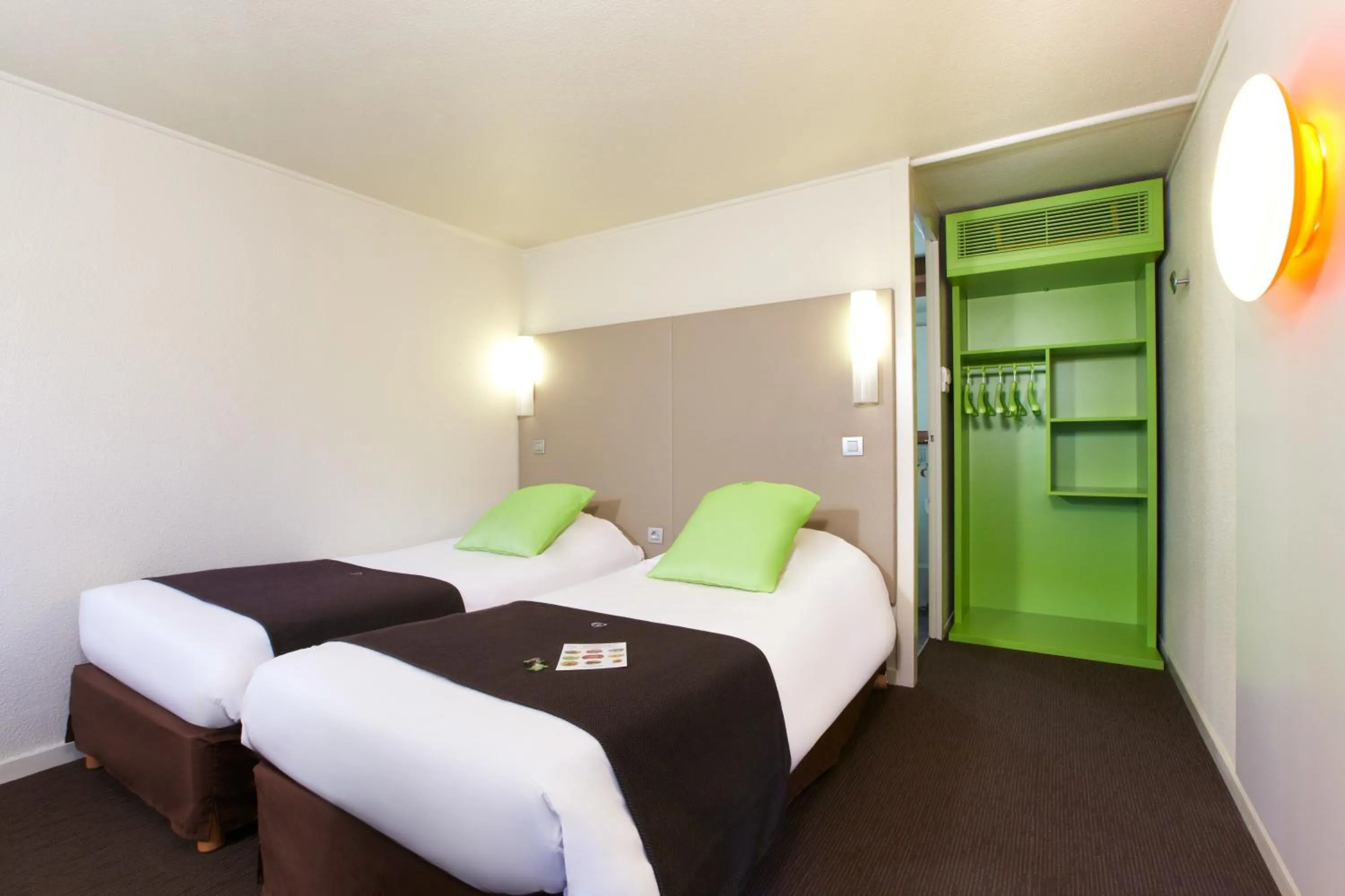 Superior Twin Room in Campanile NATURE - Meaux