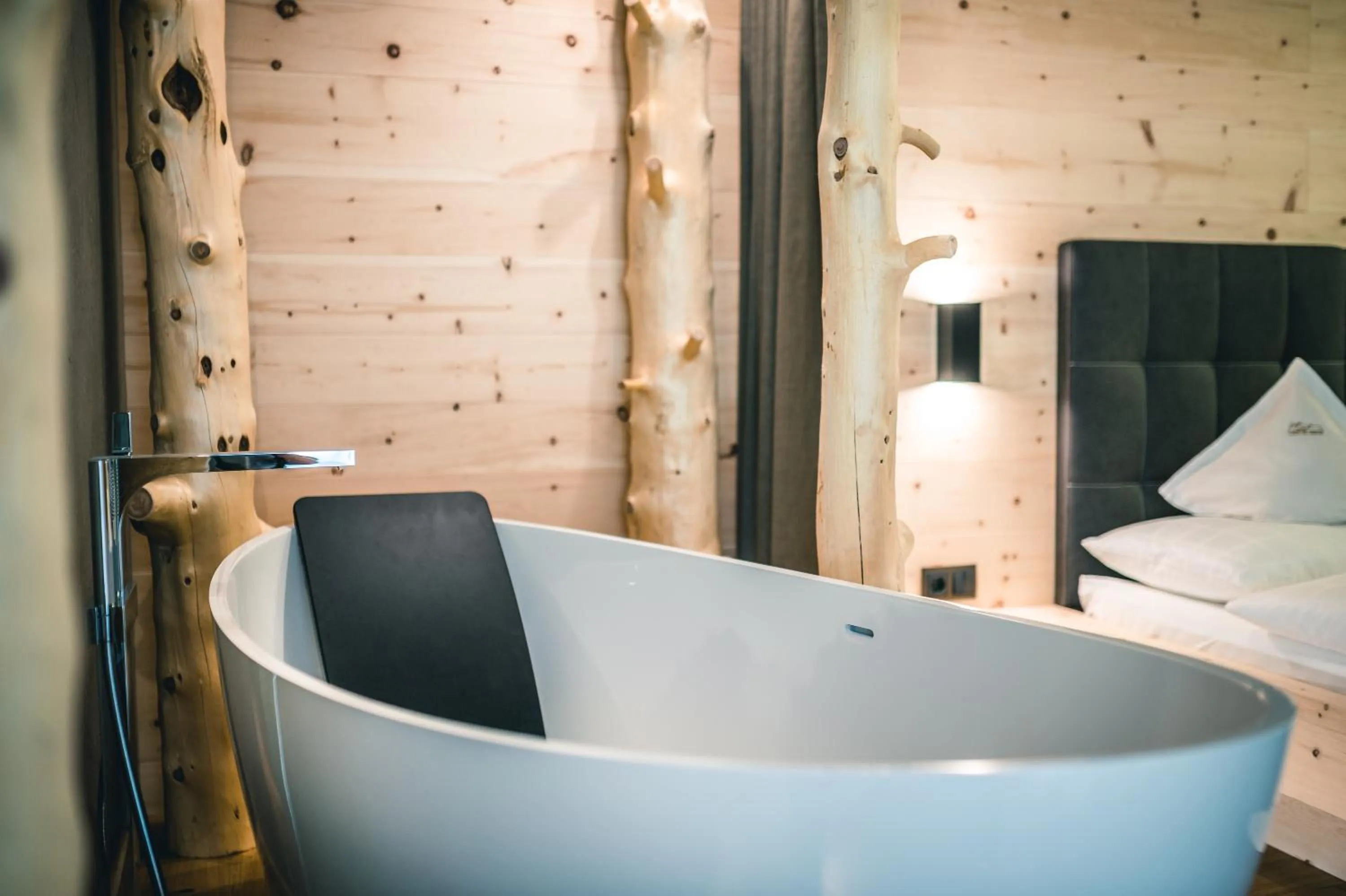 Decorative detail, Bed in Lüch de Costa