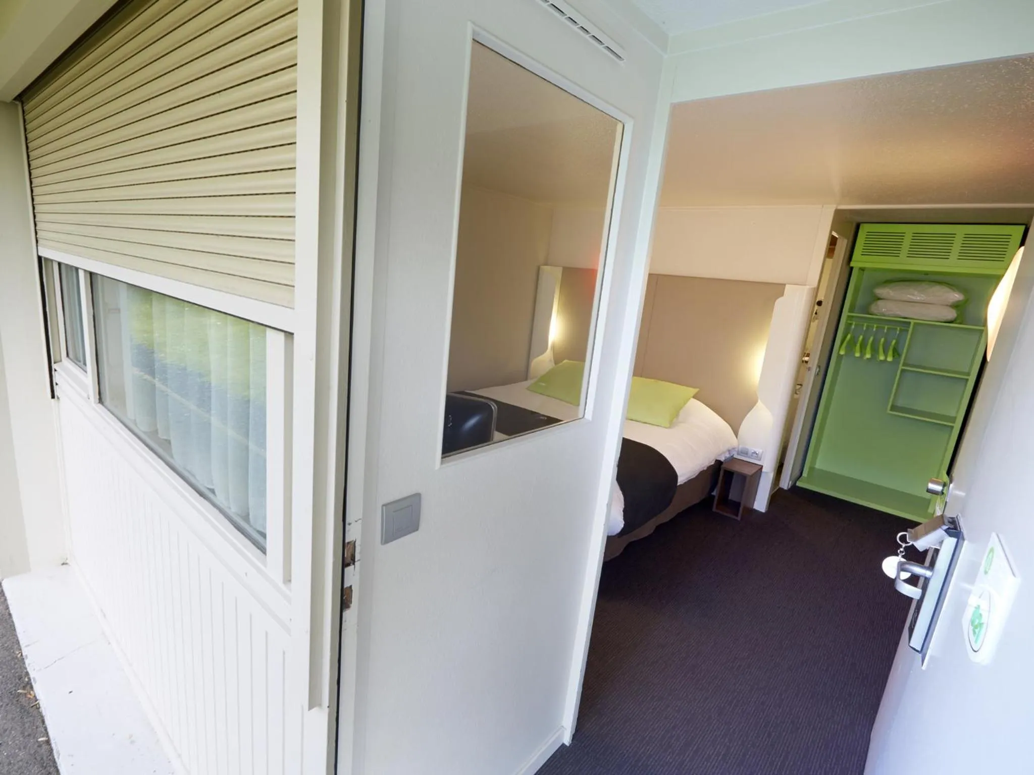 Photo of the whole room, Bed in Campanile Versailles Buc
