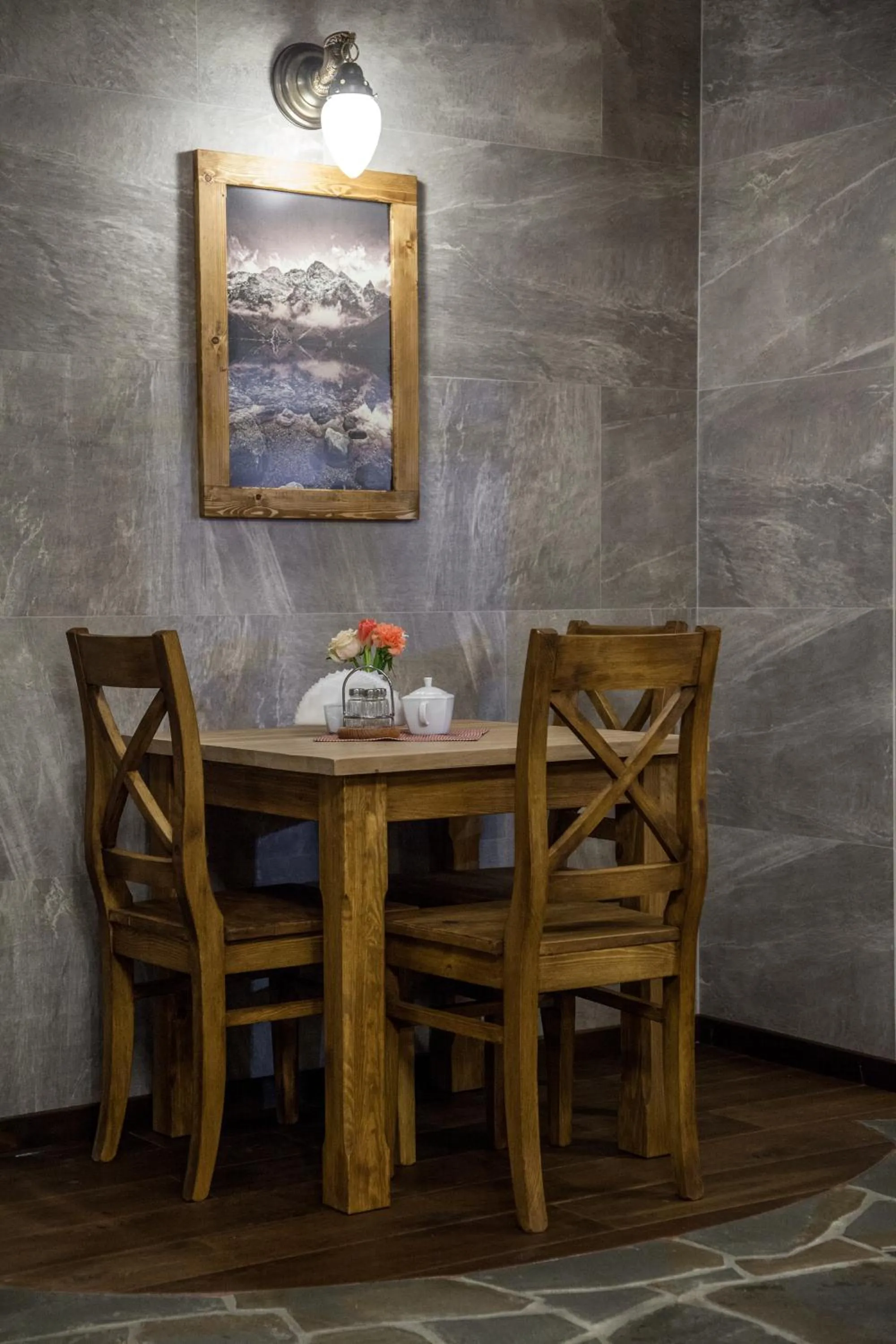 Restaurant/places to eat in Willa Pod Miedzą 200 m do Term