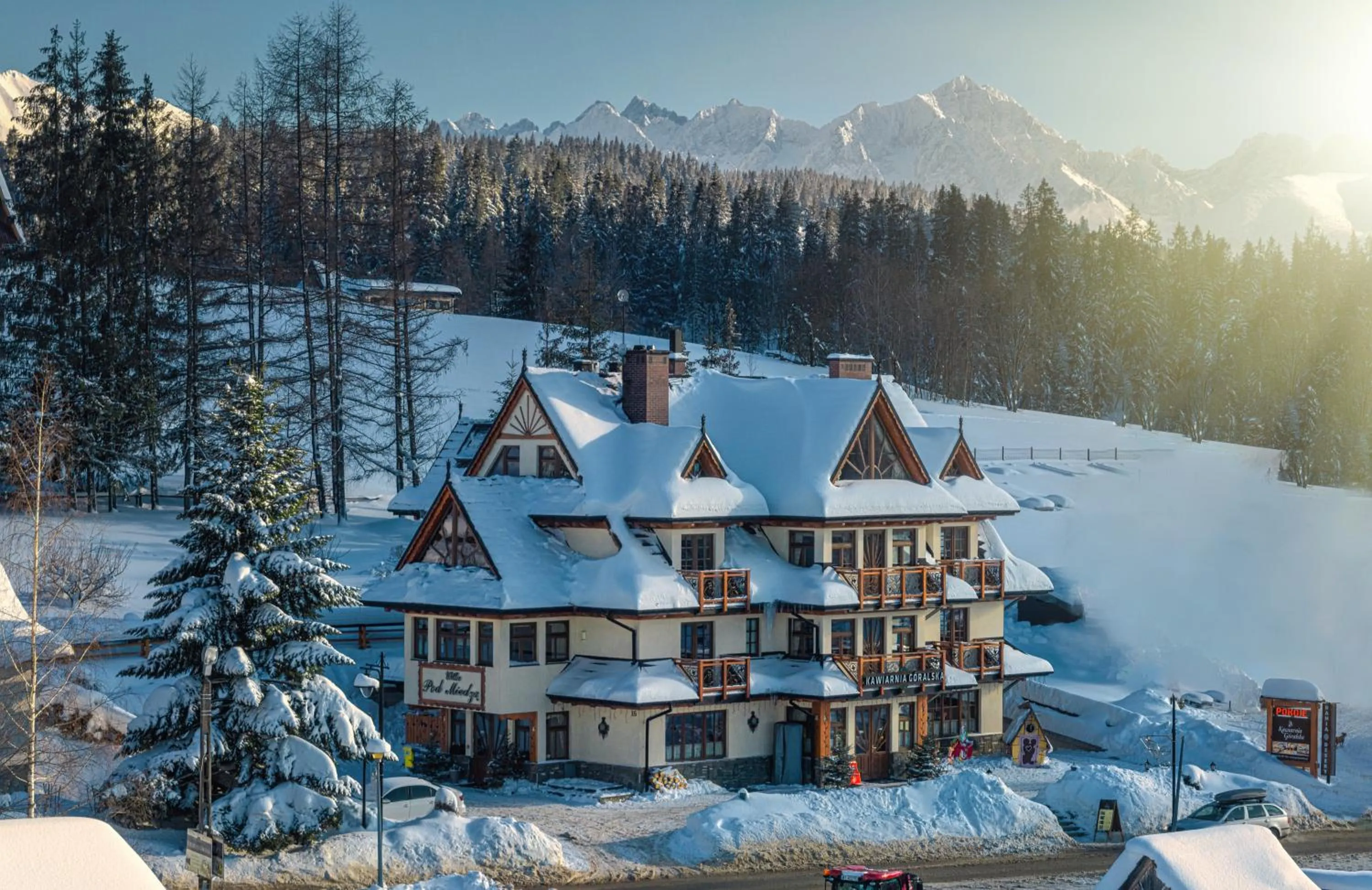 Property building in Willa Pod Miedzą 200 m do Term