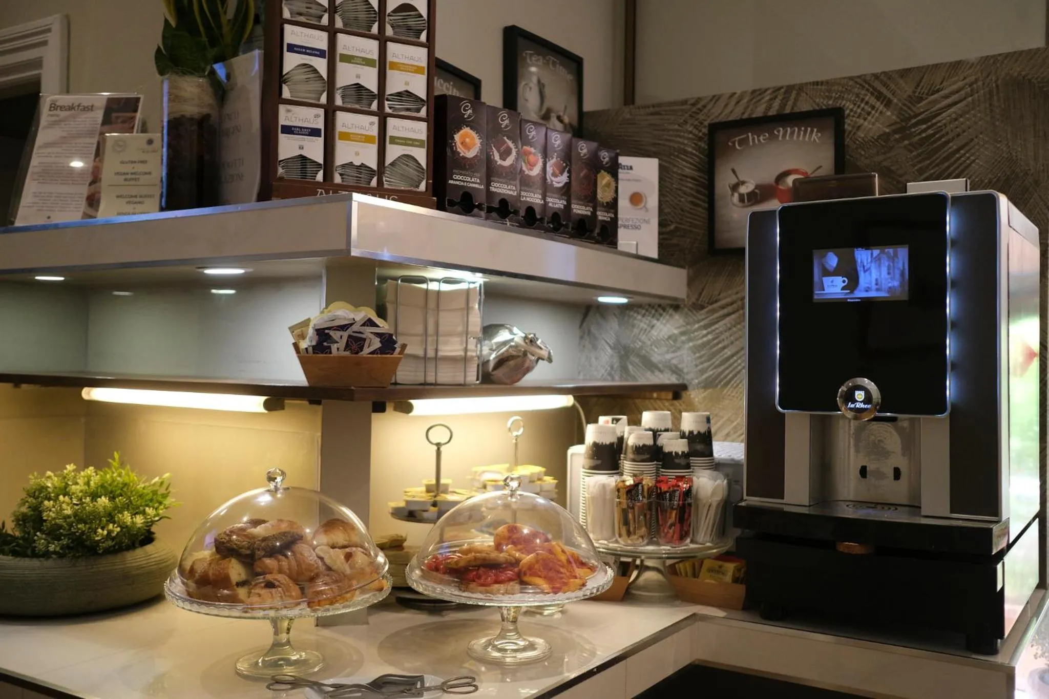 Food and drinks in Charme Spagna Boutique Hotel