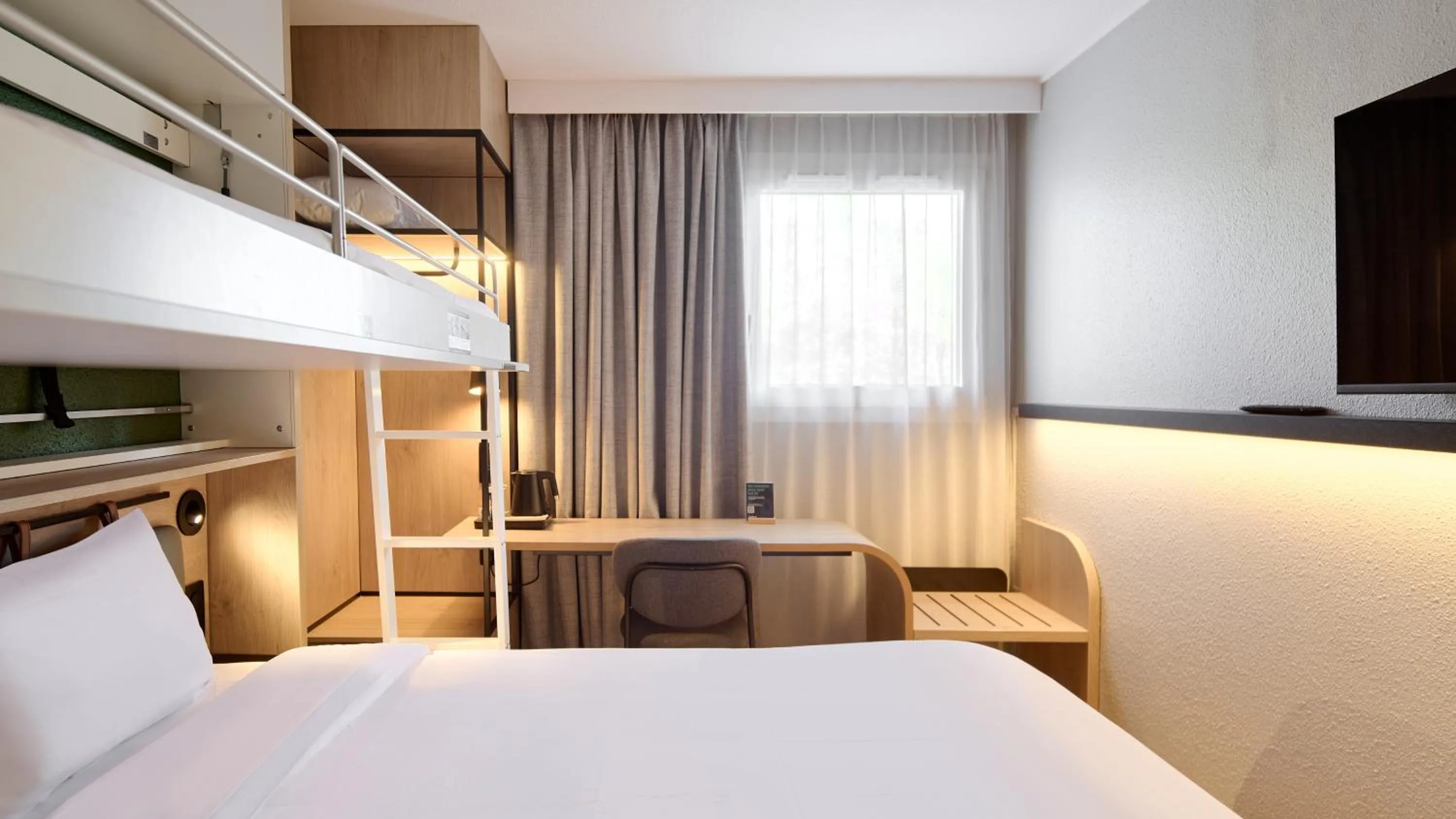 Bed in Campanile Paris Ouest - Nanterre - La Défense