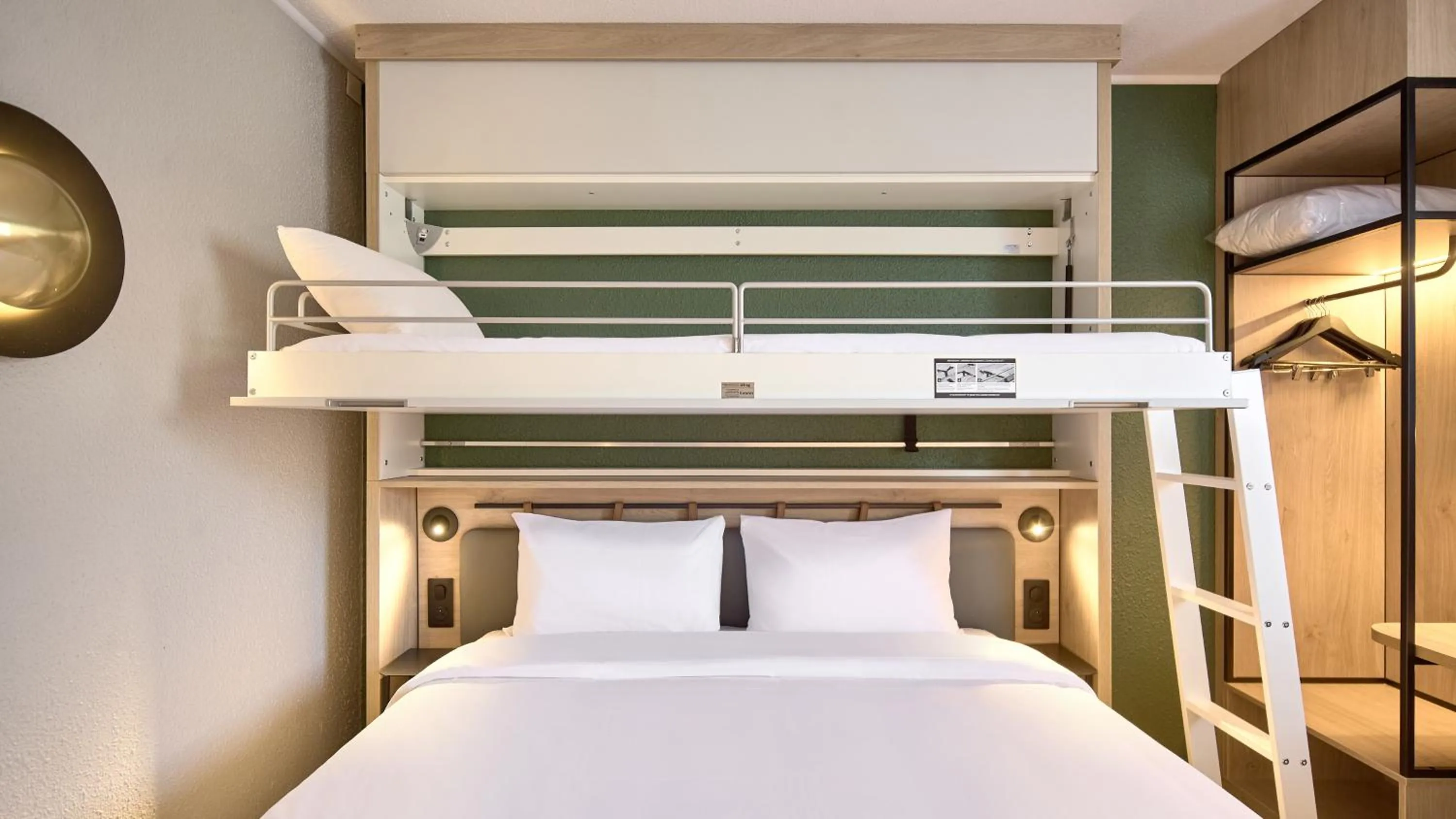 Bed in Campanile Paris Ouest - Nanterre - La Défense