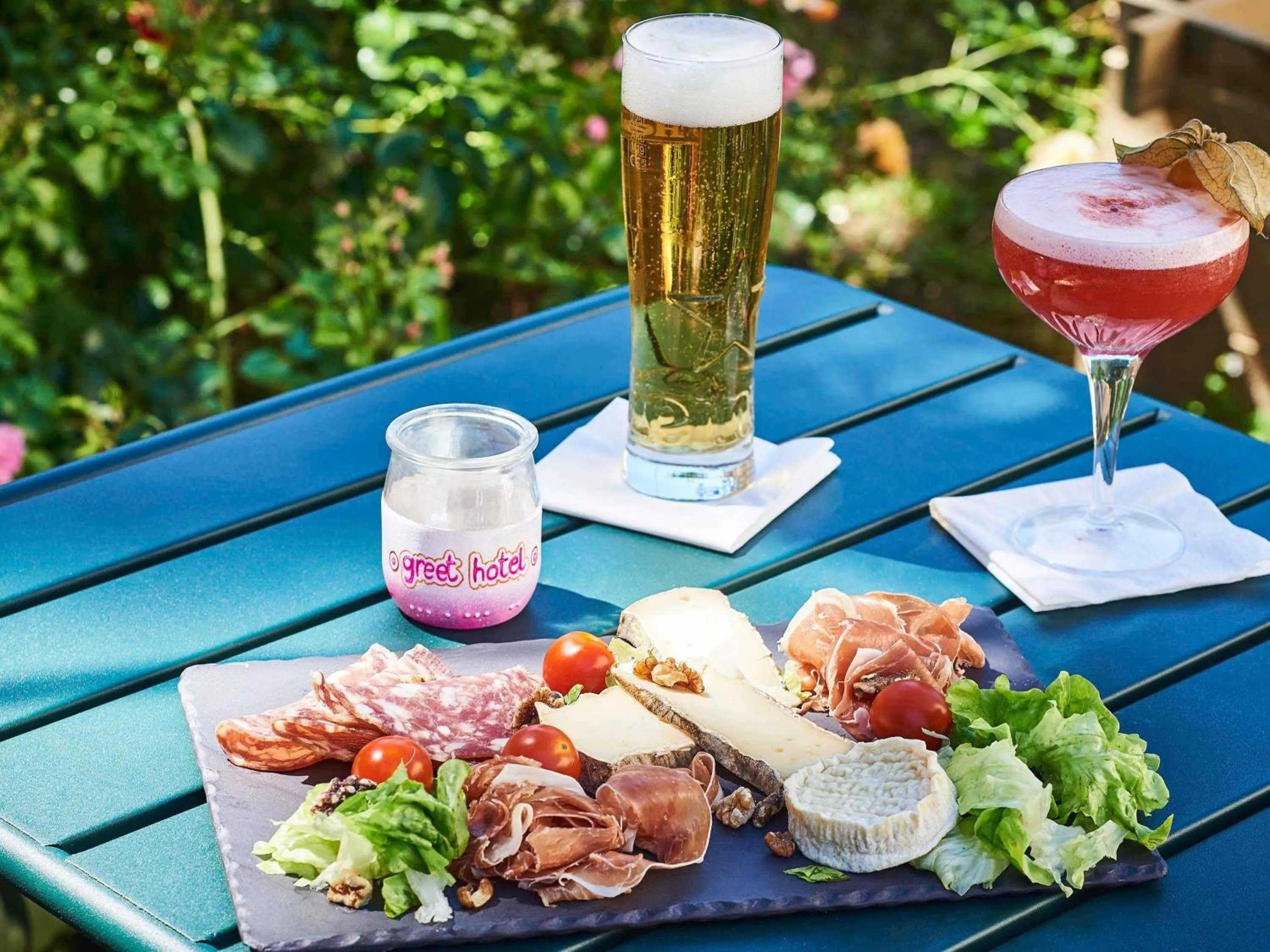 Lounge or bar in Greet Hotel Versailles - Voisins Le Bretonneux