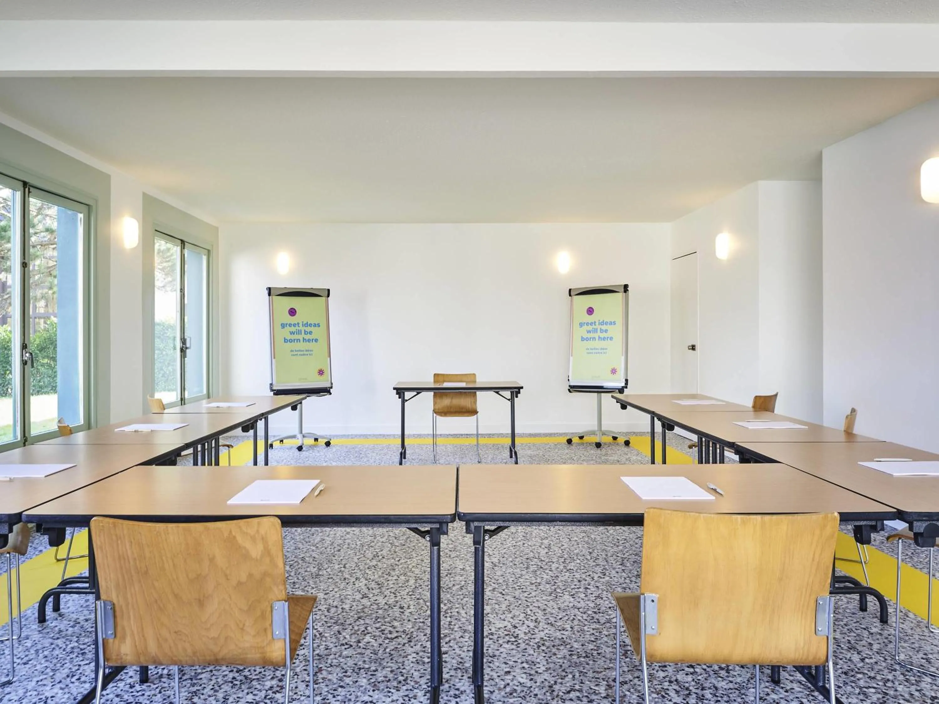 Meeting/conference room in Greet Hotel Versailles - Voisins Le Bretonneux