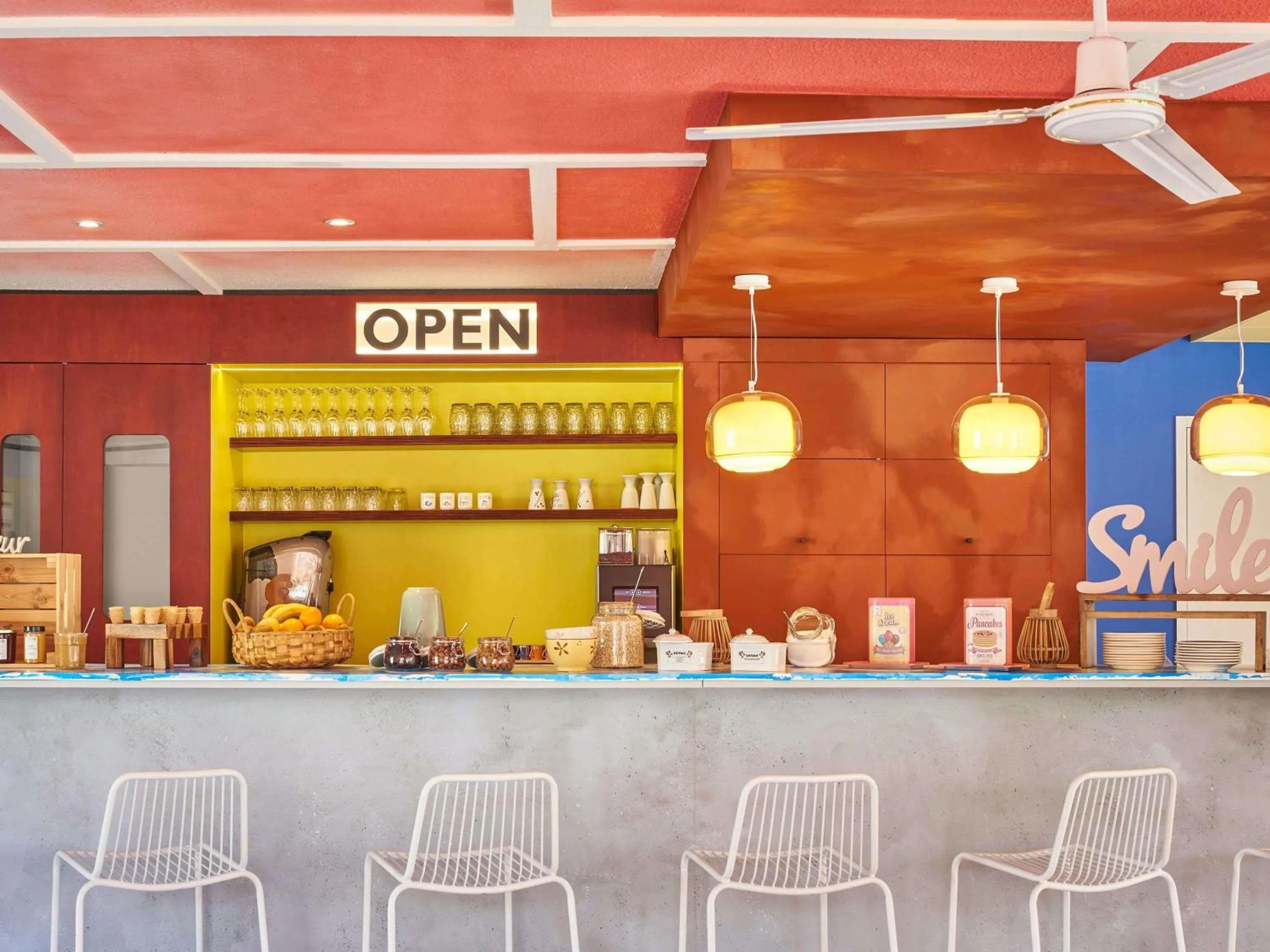 Lounge or bar in Greet Hotel Versailles - Voisins Le Bretonneux