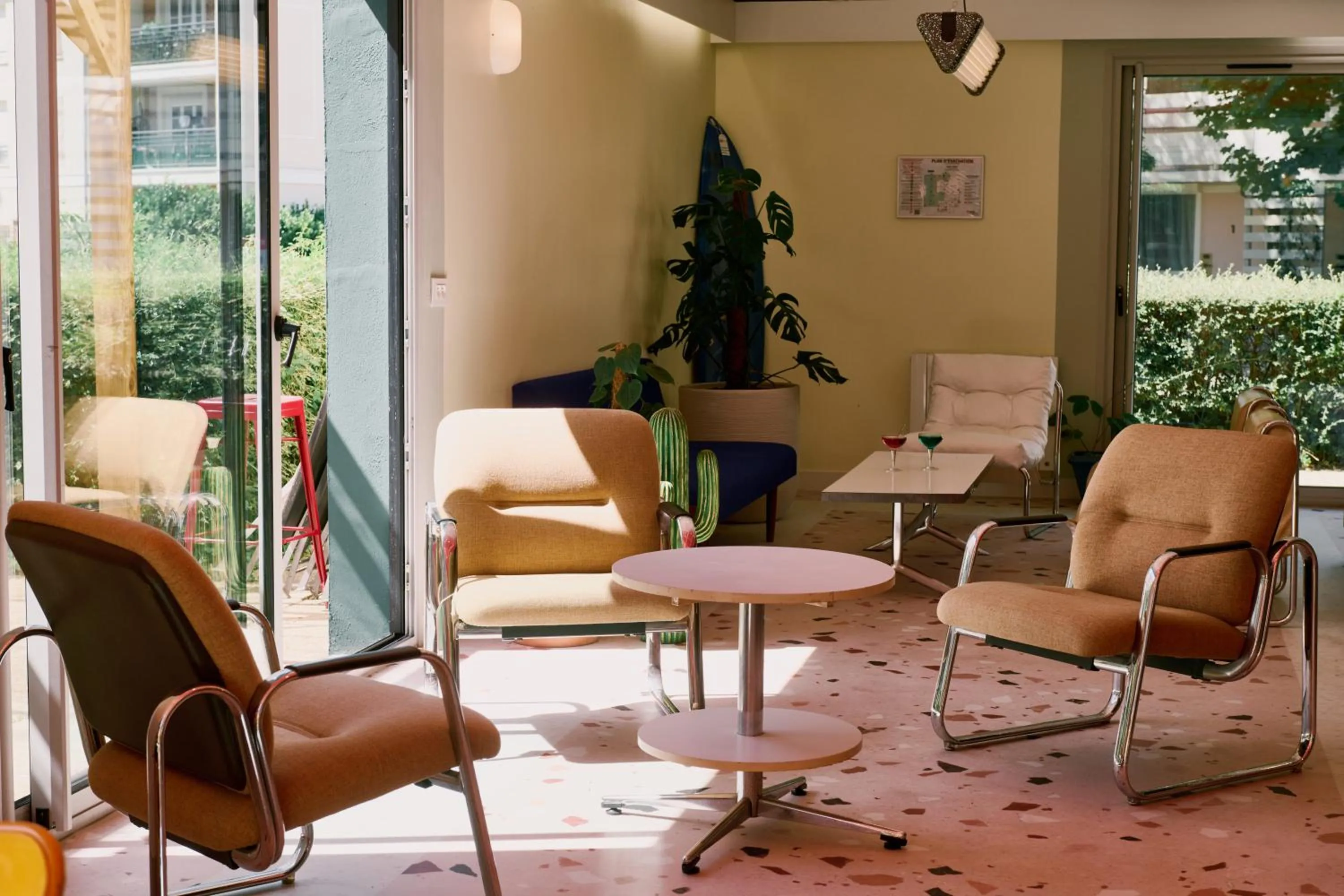 Table tennis in Greet Hotel Versailles - Voisins Le Bretonneux