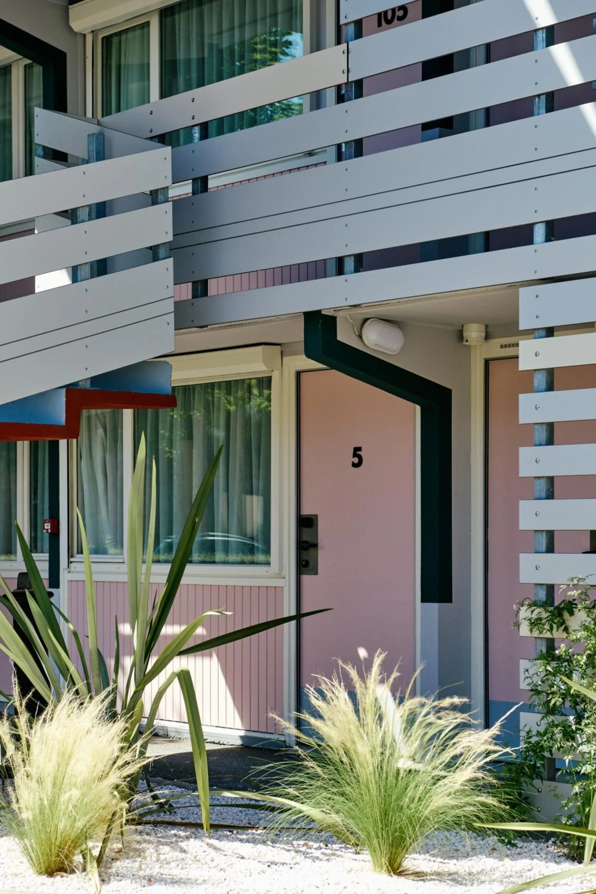 Property building in Greet Hotel Versailles - Voisins Le Bretonneux