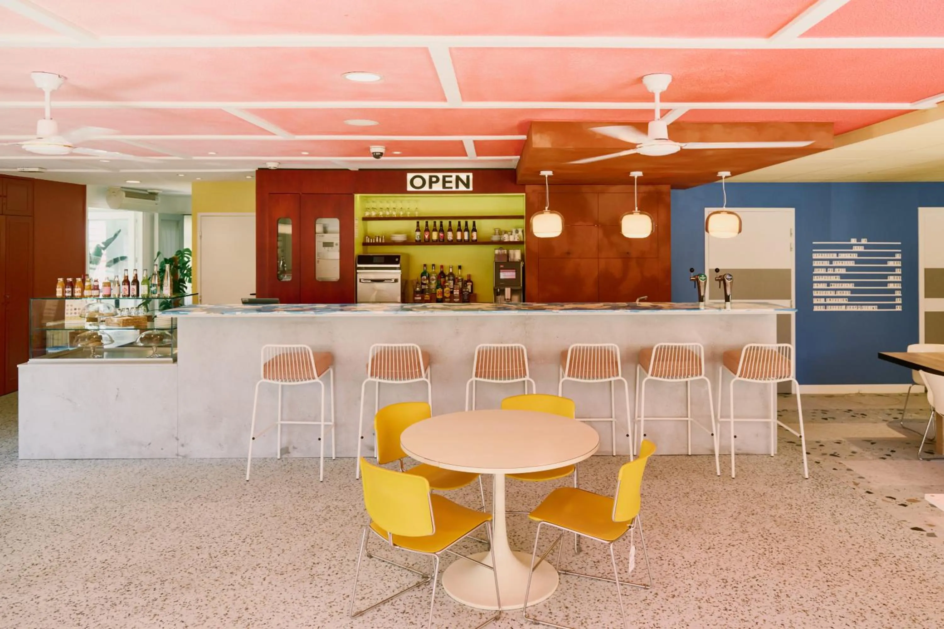 Lounge or bar in Greet Hotel Versailles - Voisins Le Bretonneux