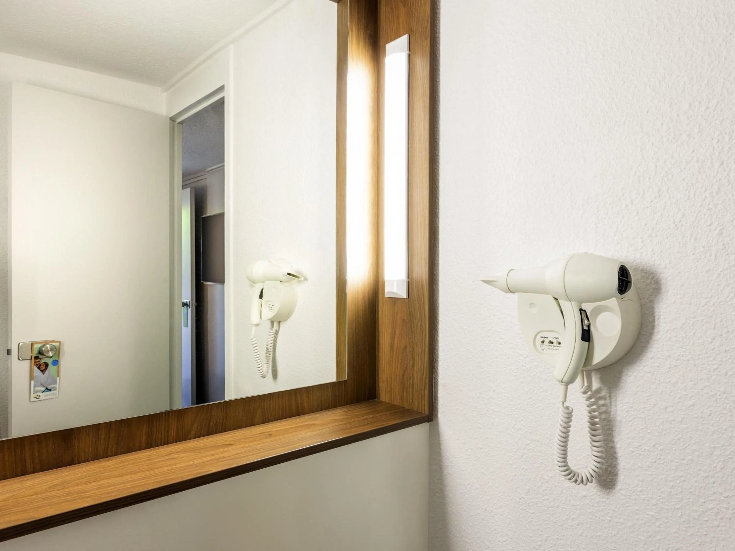 Bedroom in greet hôtel Angoulême