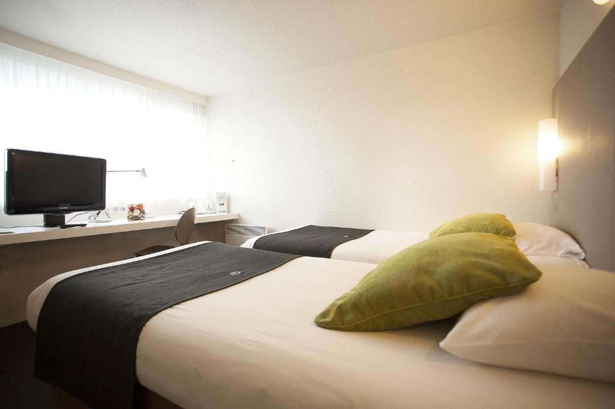 Bedroom, Bed in Campanile Quimper