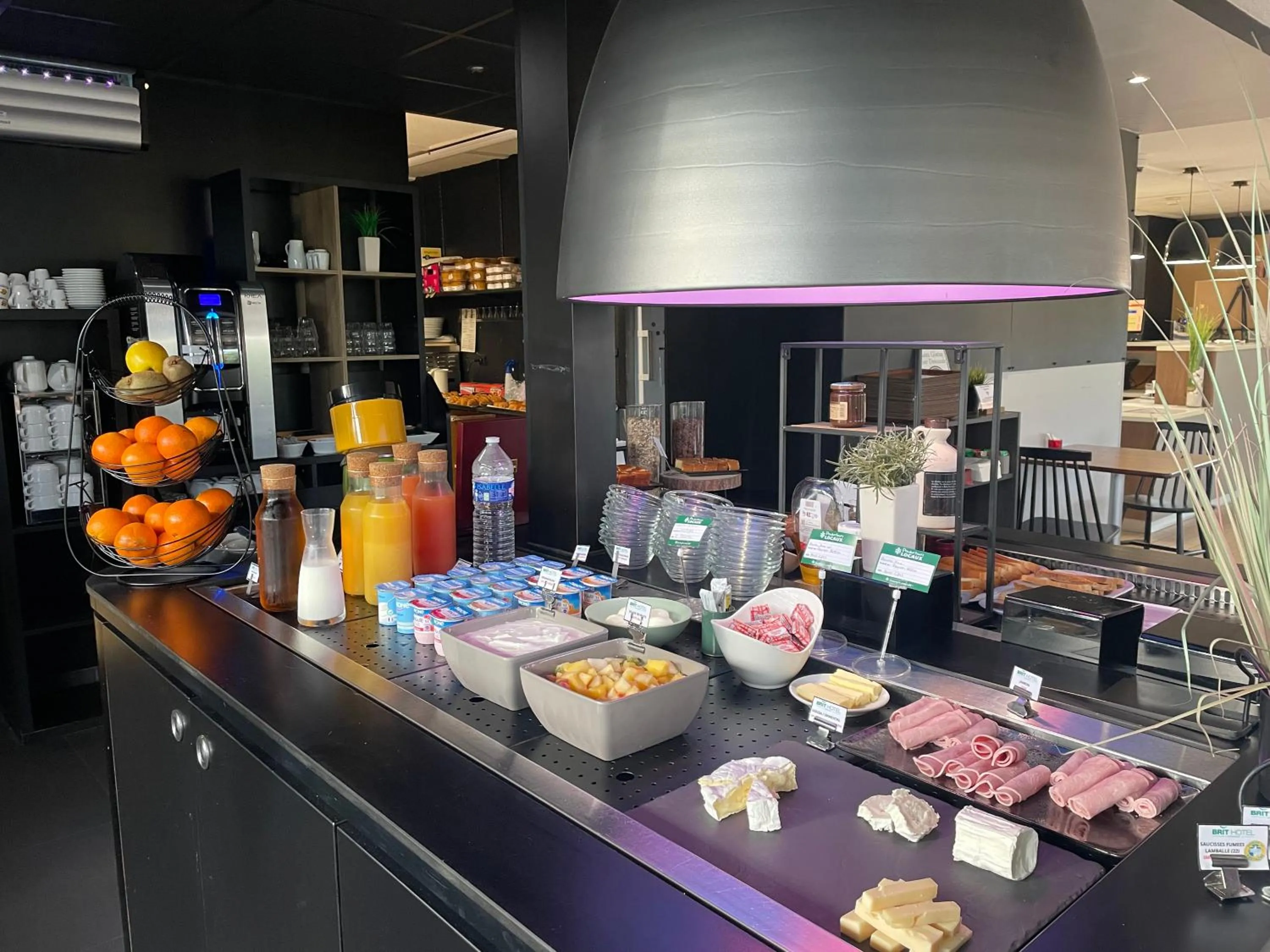 Food and drinks in Brit Hotel Quimper Sud