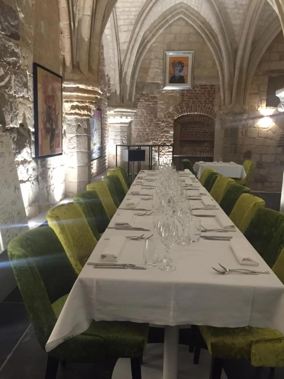 Restaurant/places to eat in Le Dome