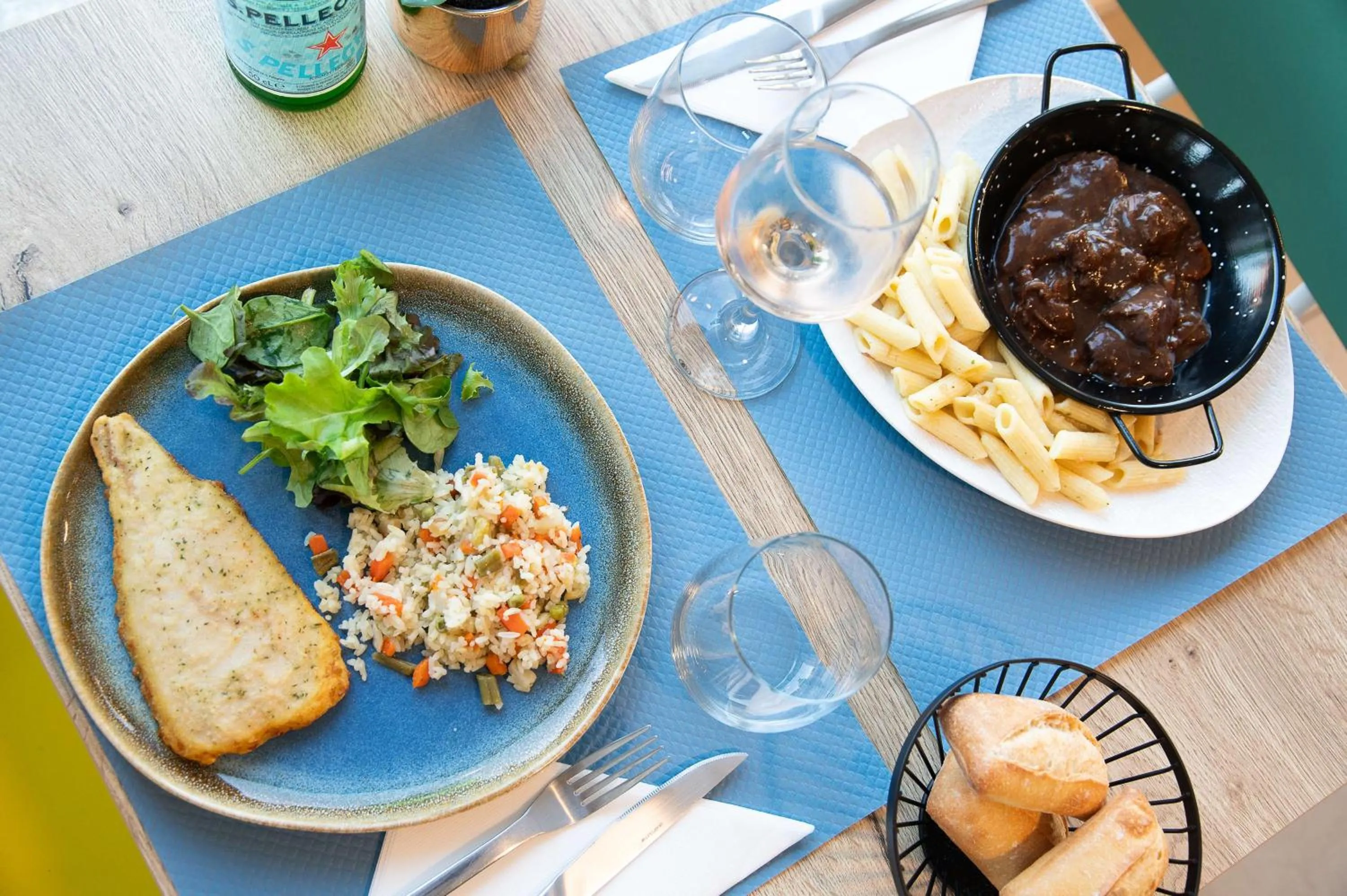 Food and drinks in Sure Hotel by Best Western Rochefort-sur-Mer