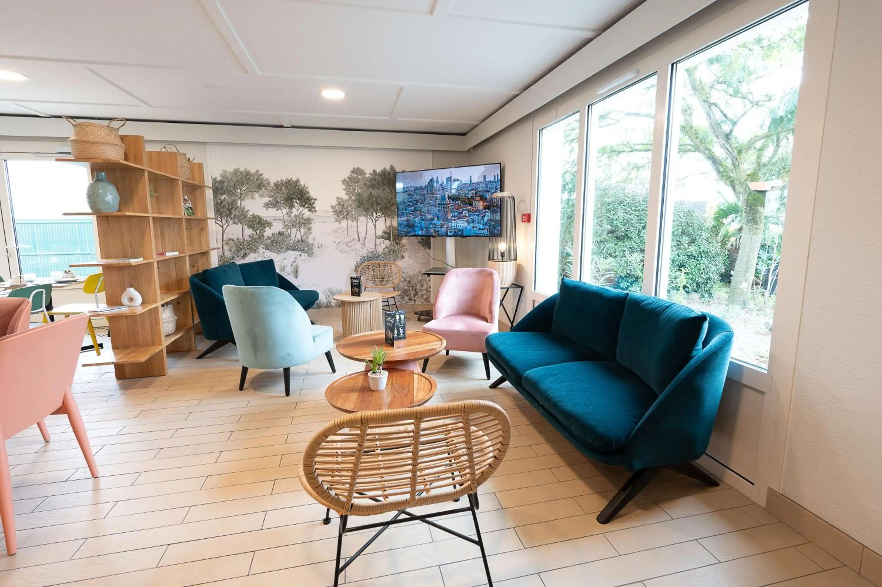 Lobby or reception in Sure Hotel by Best Western Rochefort-sur-Mer