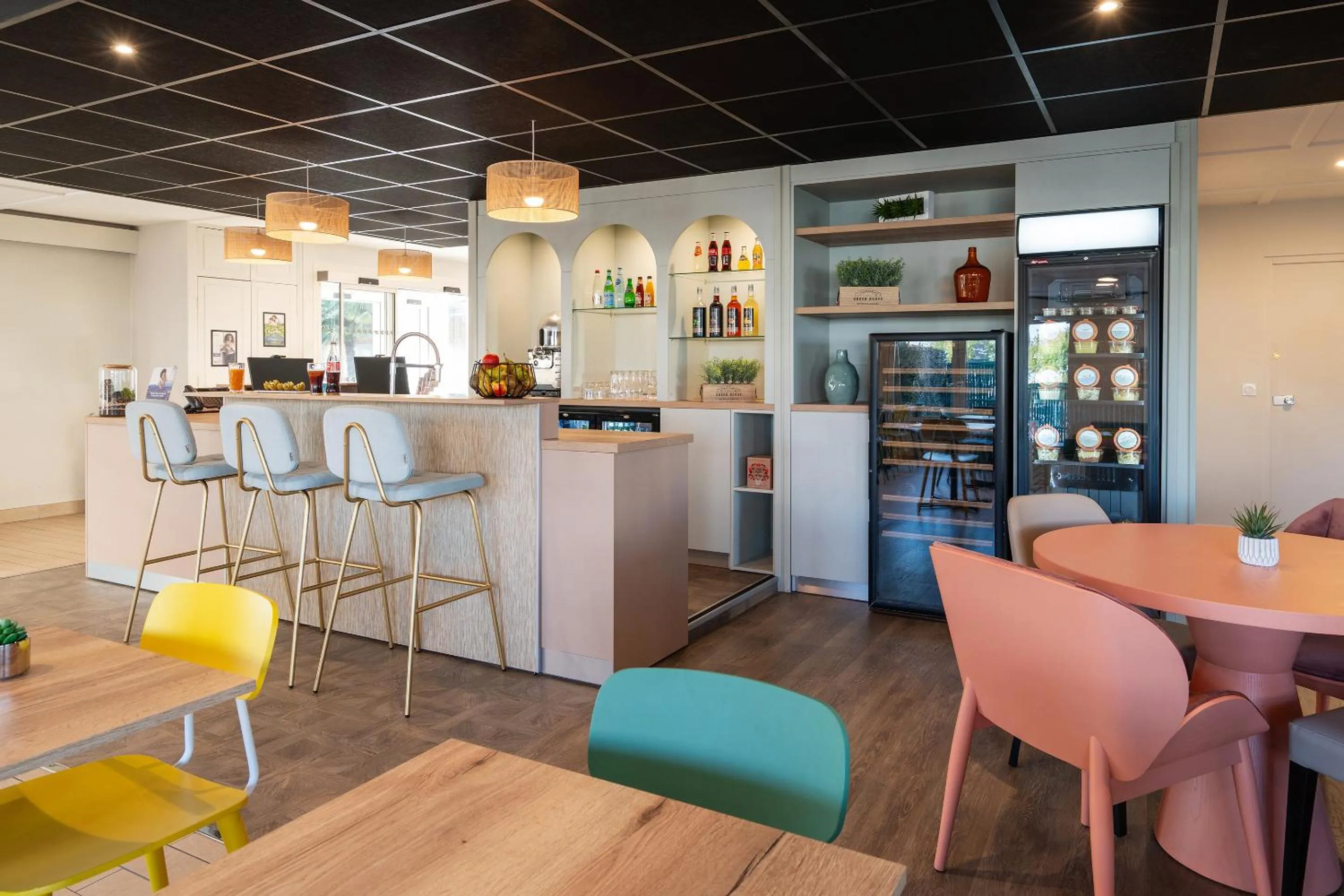 Lounge or bar in Sure Hotel by Best Western Rochefort-sur-Mer