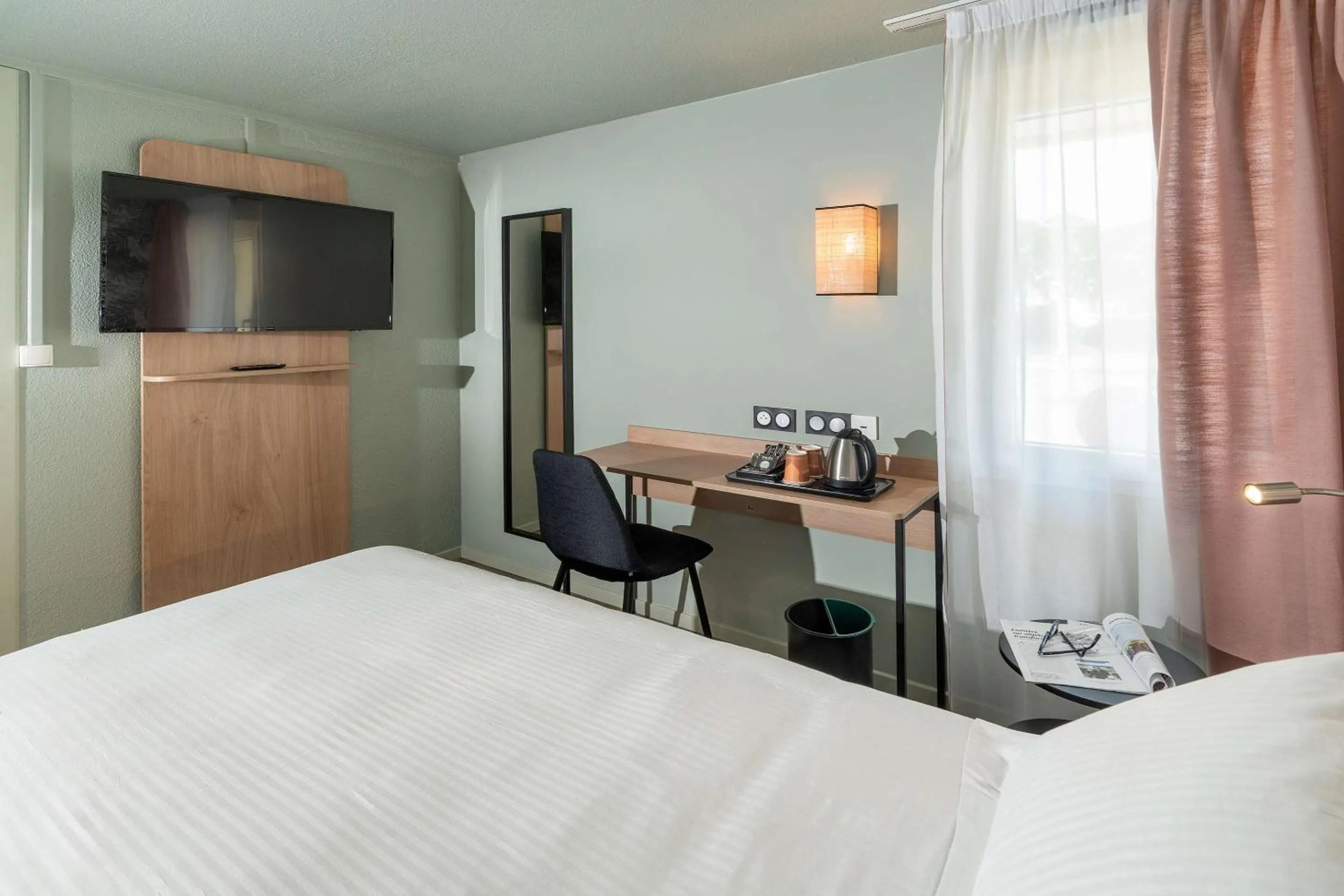 Bedroom, Bed in Sure Hotel by Best Western Rochefort-sur-Mer