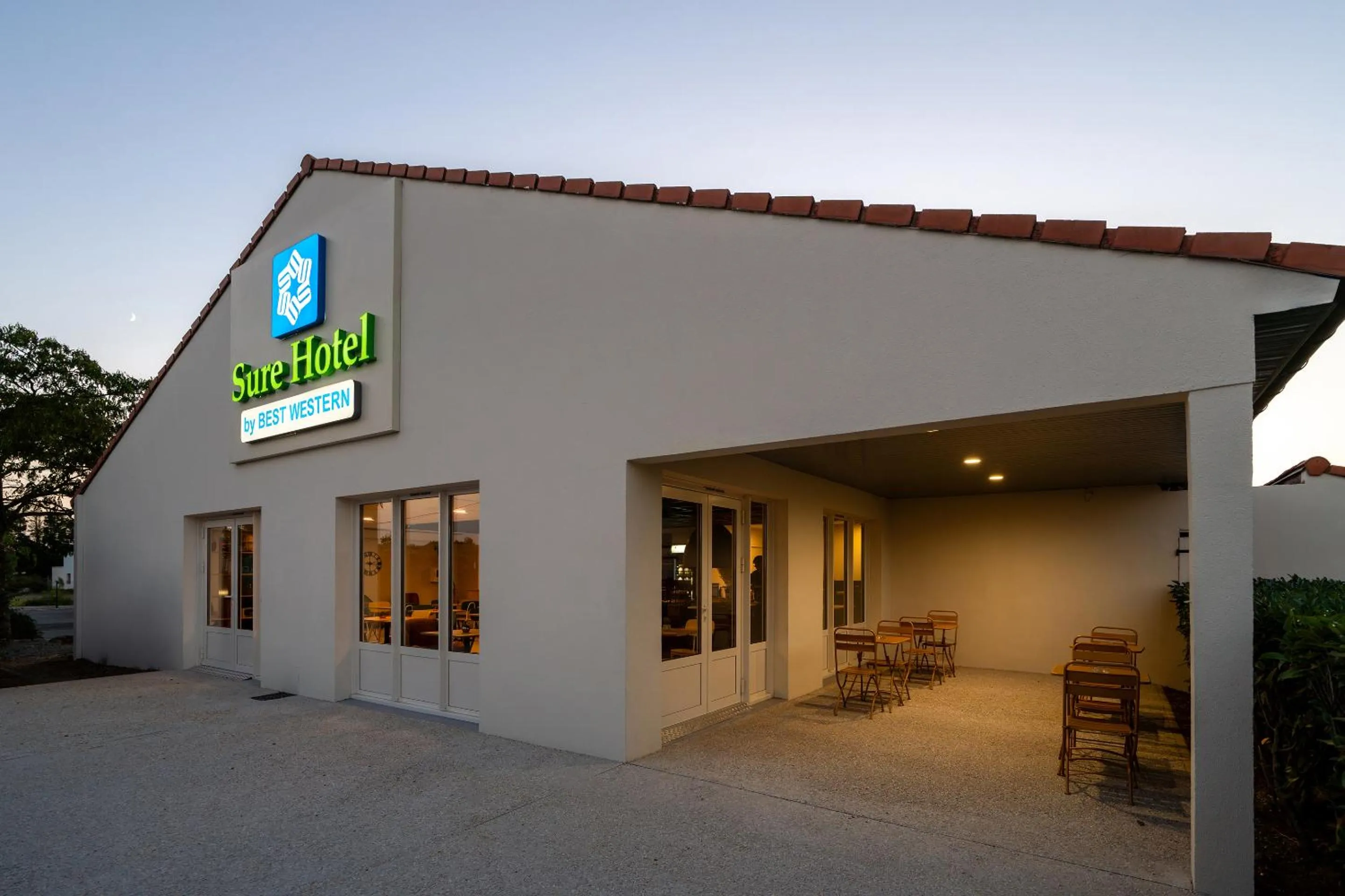 Property building in Sure Hotel by Best Western Rochefort-sur-Mer
