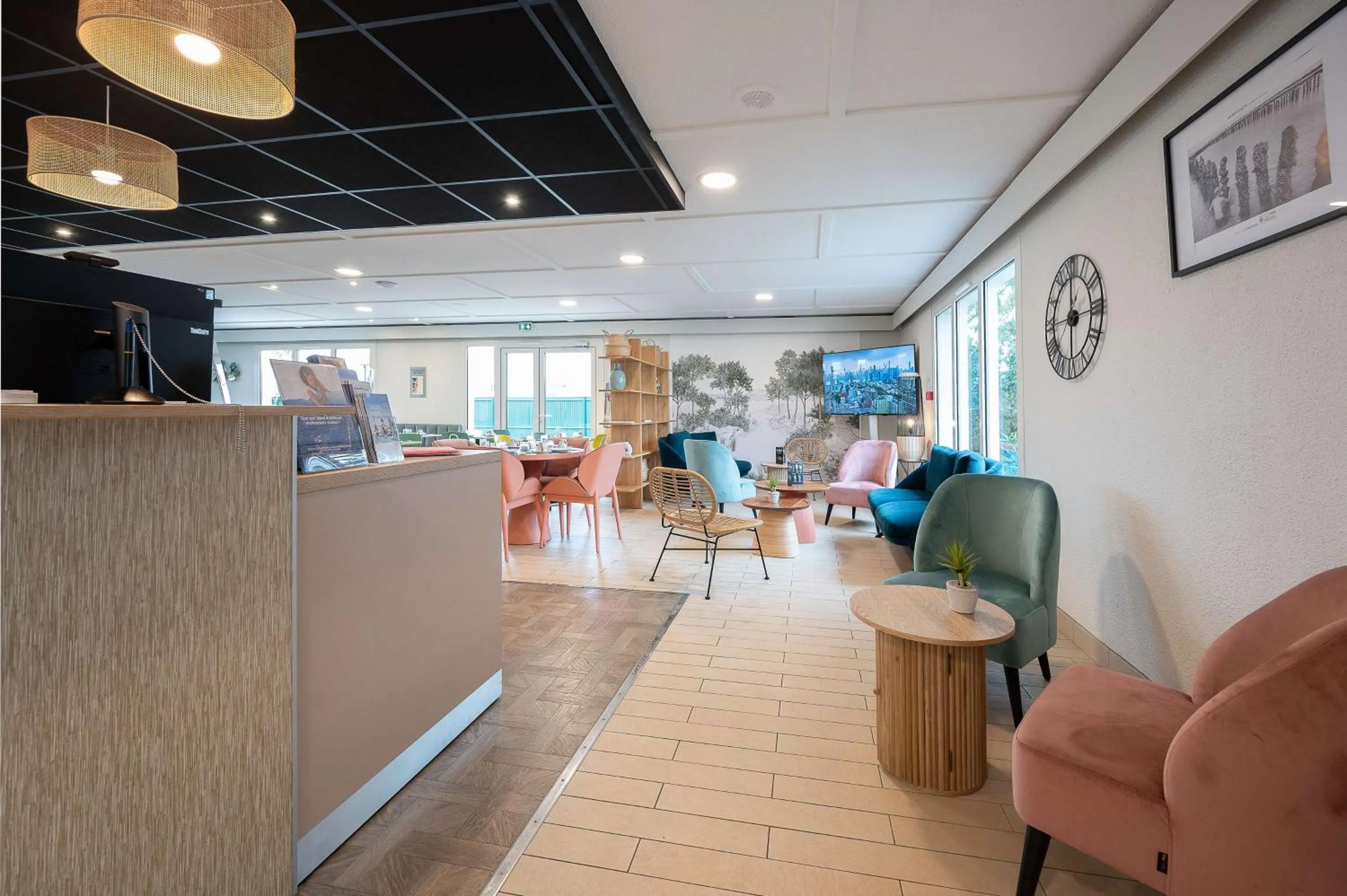 Lobby or reception in Sure Hotel by Best Western Rochefort-sur-Mer