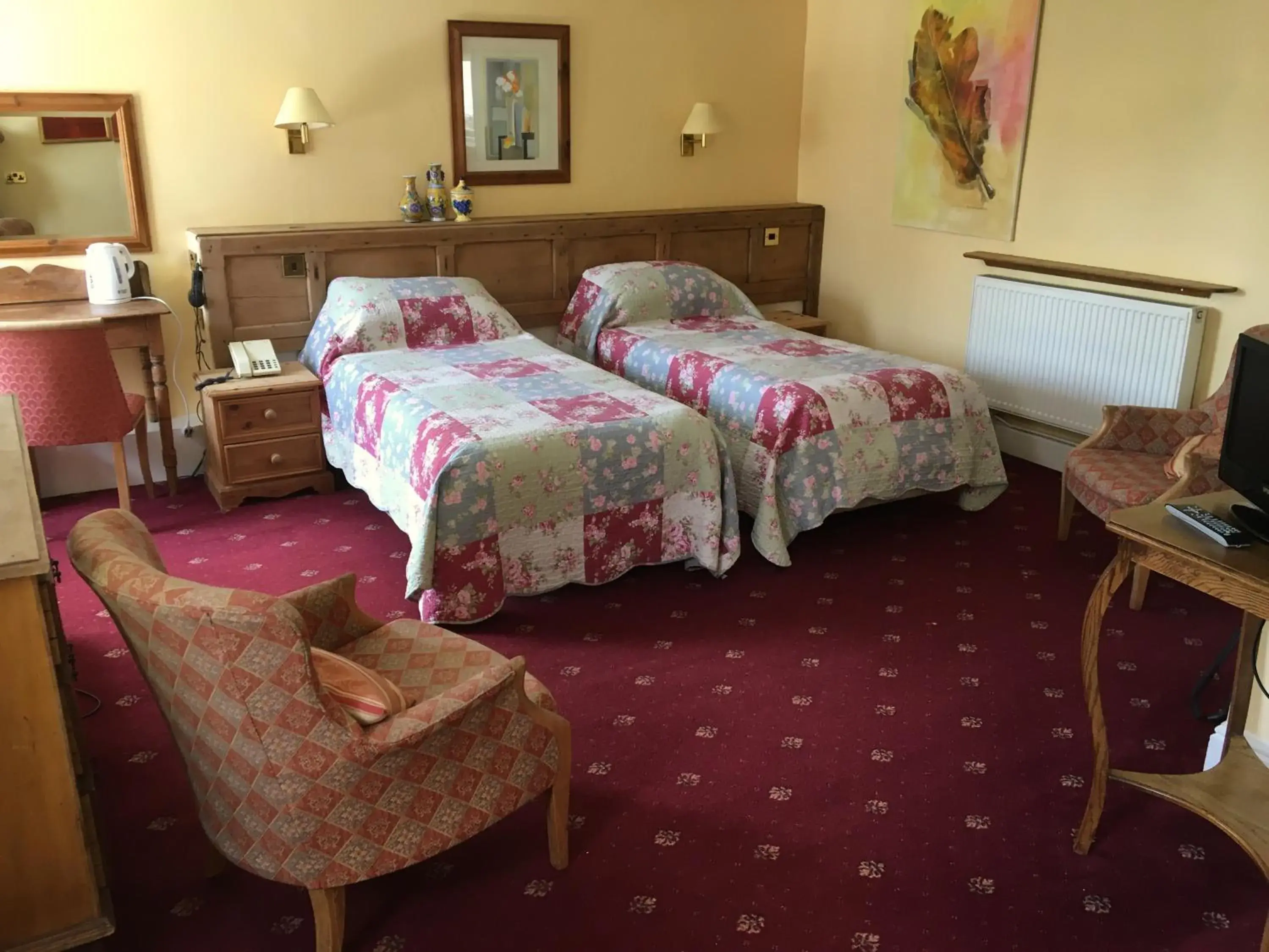 Superior Twin Room - single occupancy in The Wynnstay Superior Twin Room - single occupancy in The Wynnstay