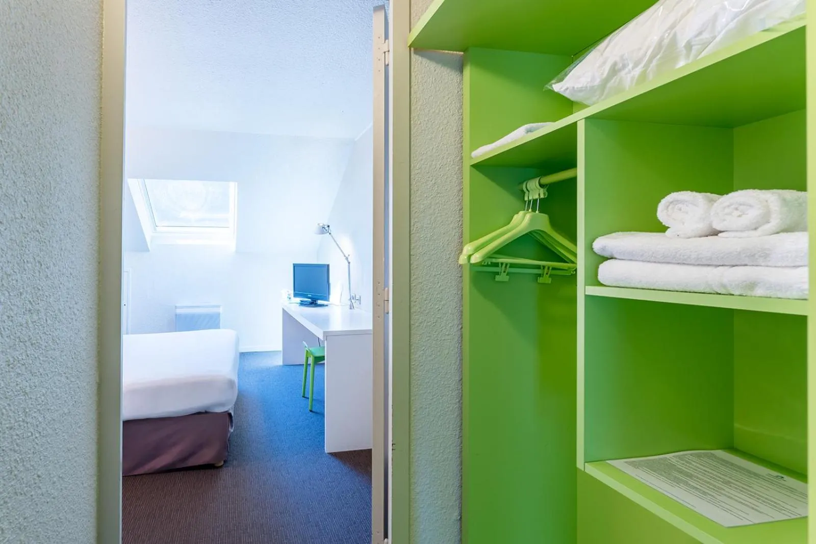 Photo of the whole room, Bed in Campanile Rouen Sud - Zénith - Parc Expo