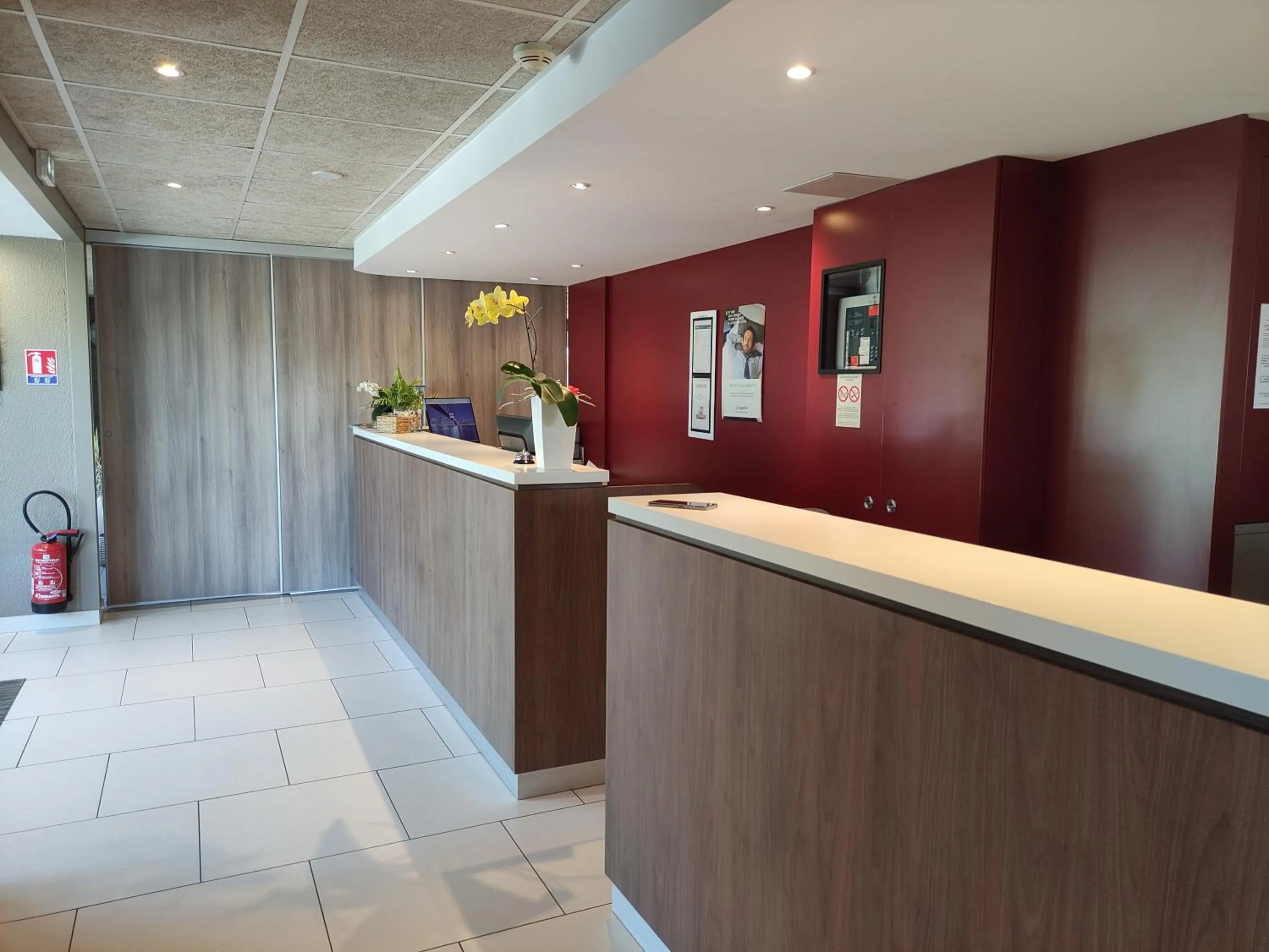 Lobby or reception in Campanile Sablé-Sur-Sarthe Vion
