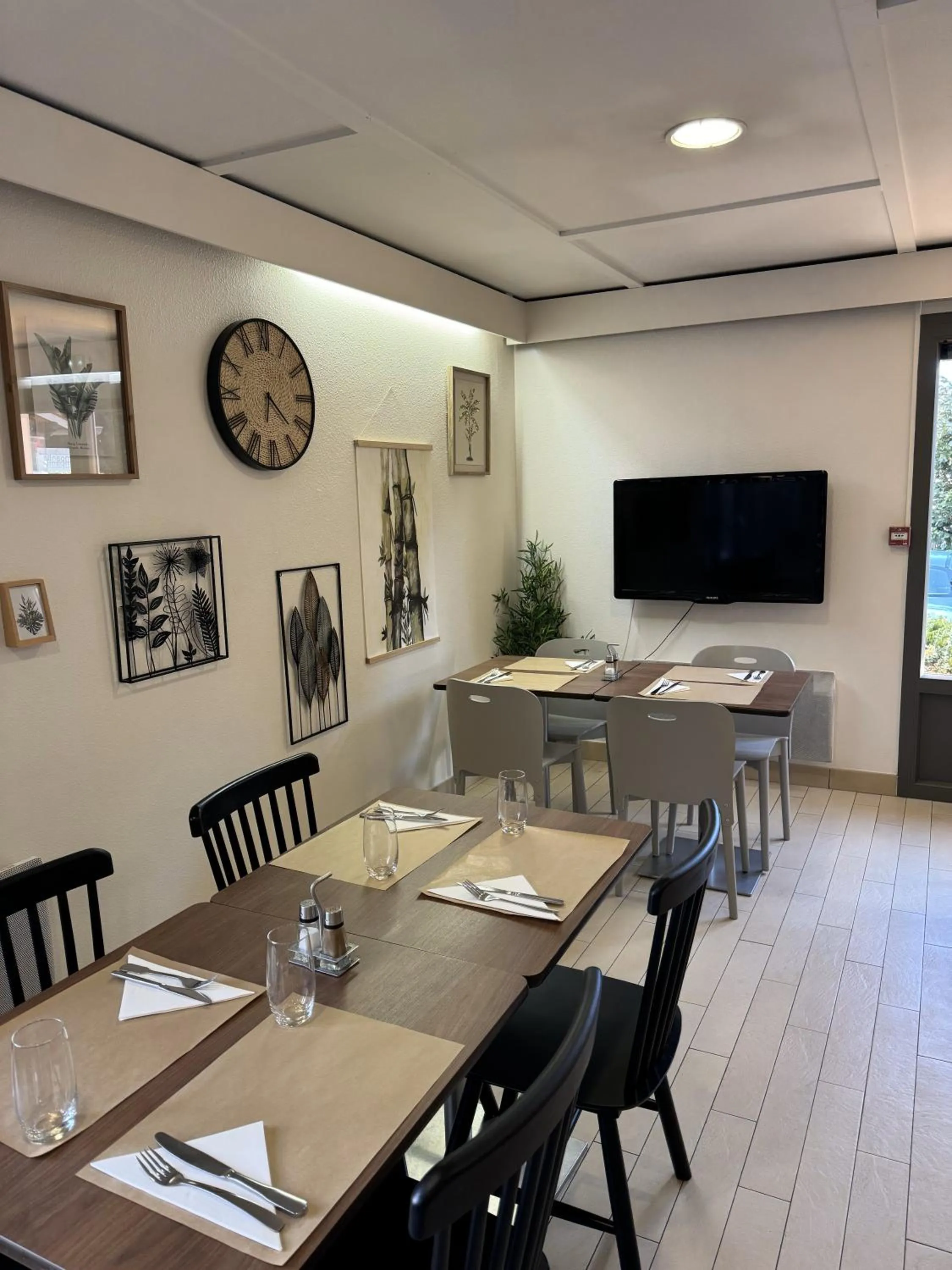 Restaurant/places to eat in Campanile Saint-Avold