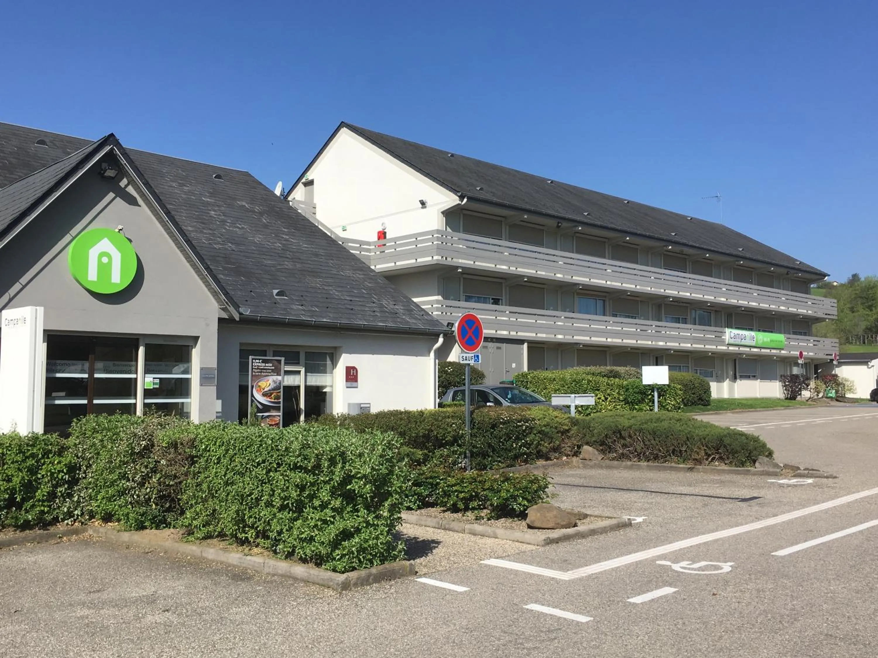 Facade/entrance in Campanile Saint-Etienne Est- Saint-Chamond