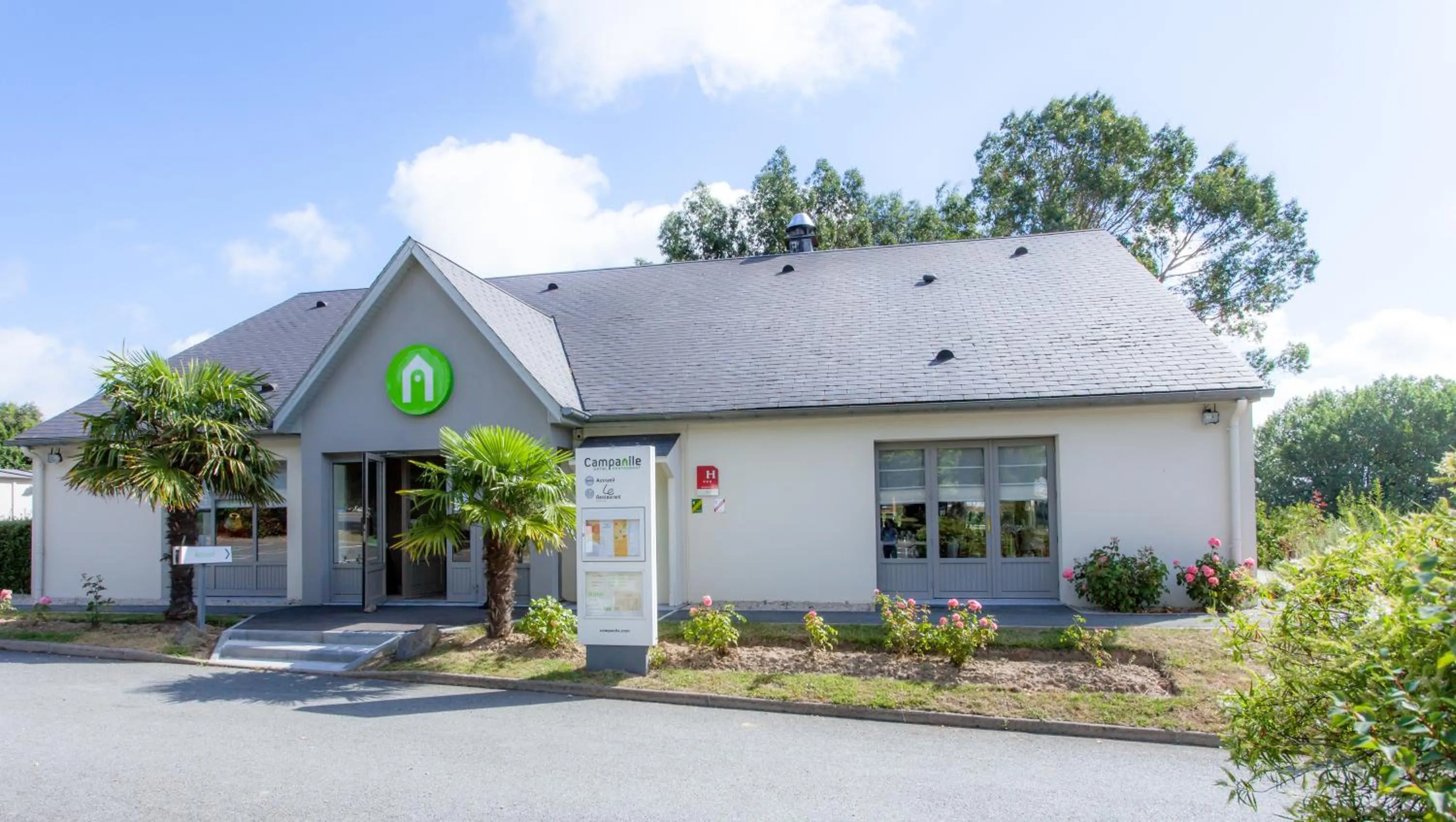 Facade/entrance in Campanile Saint-Malo ~ Saint-Jouan-Des-Guerets