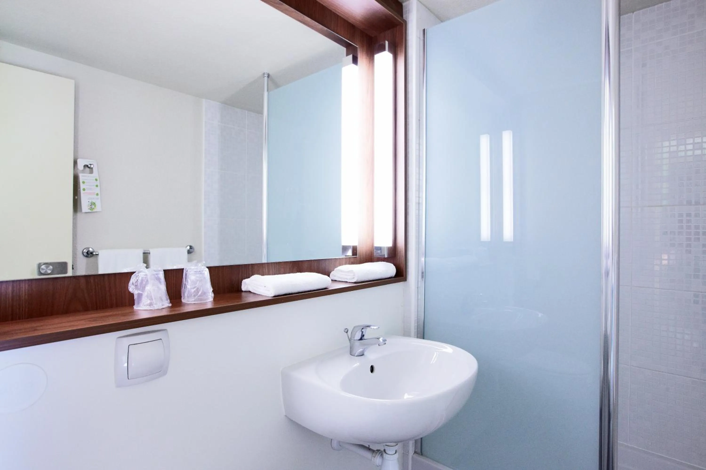 Bathroom in Campanile Montbéliard - Sochaux