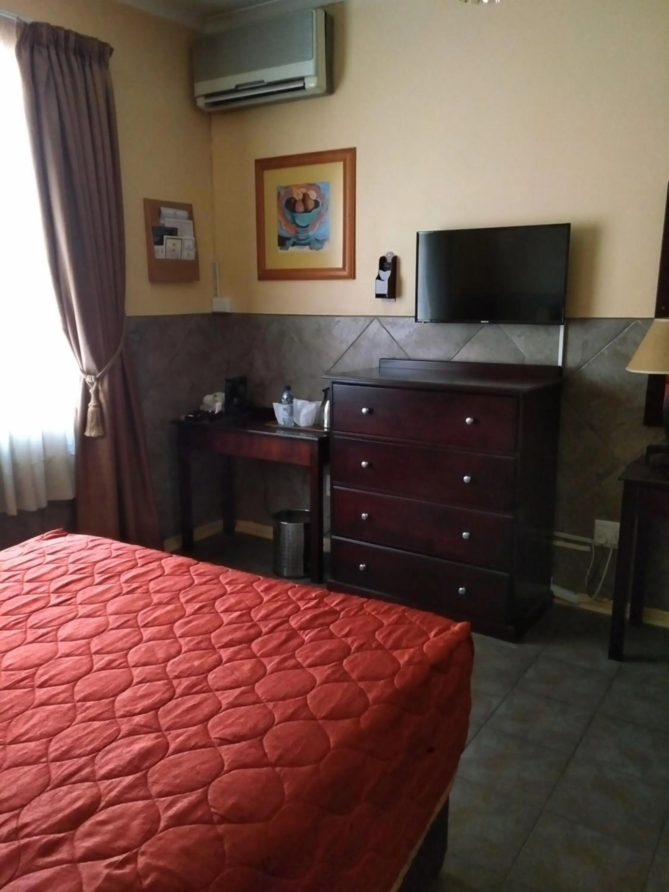 TV and multimedia, Bed in Royal Hotel Ladysmith