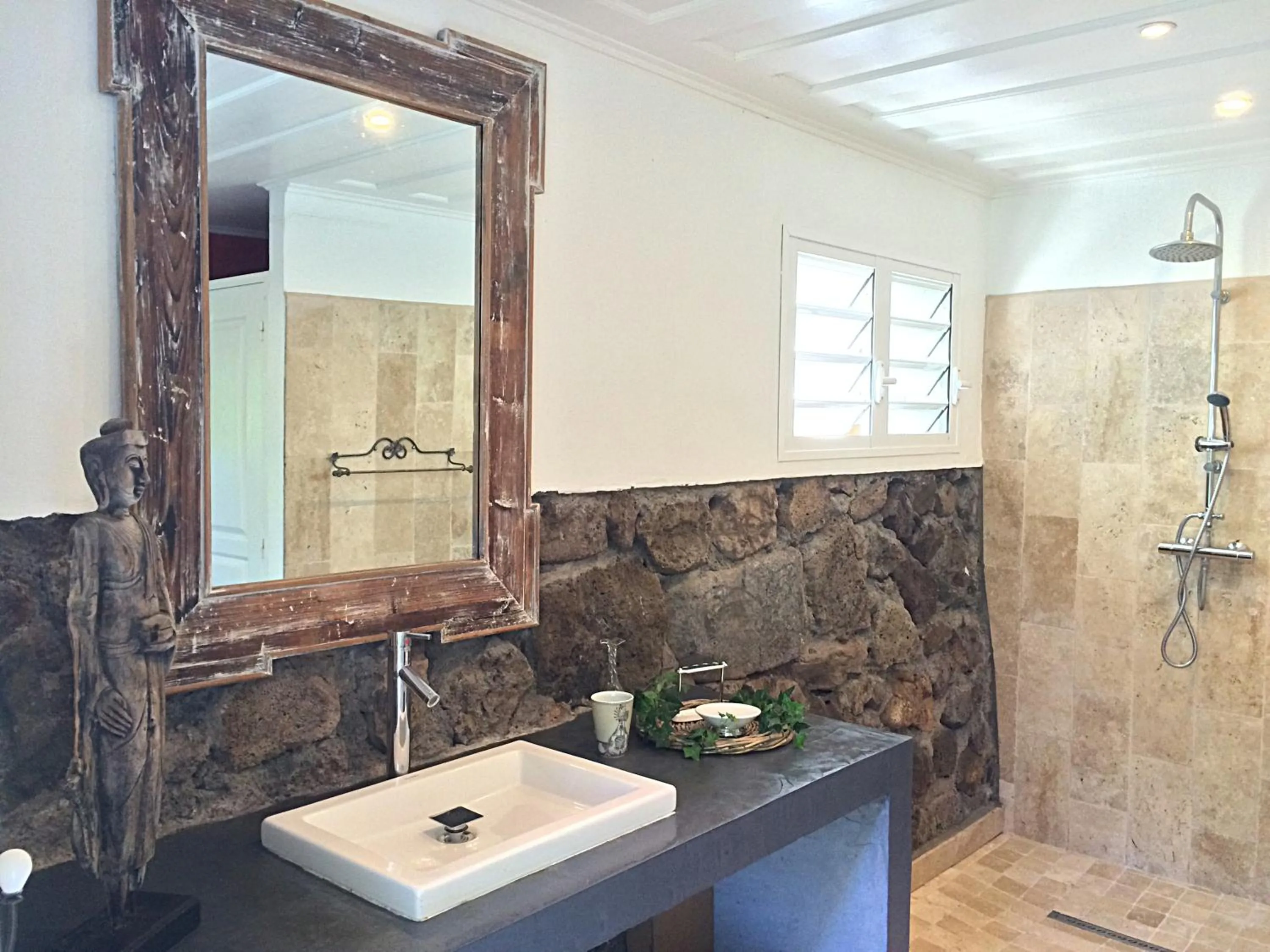 Bathroom in Senteur Vanille