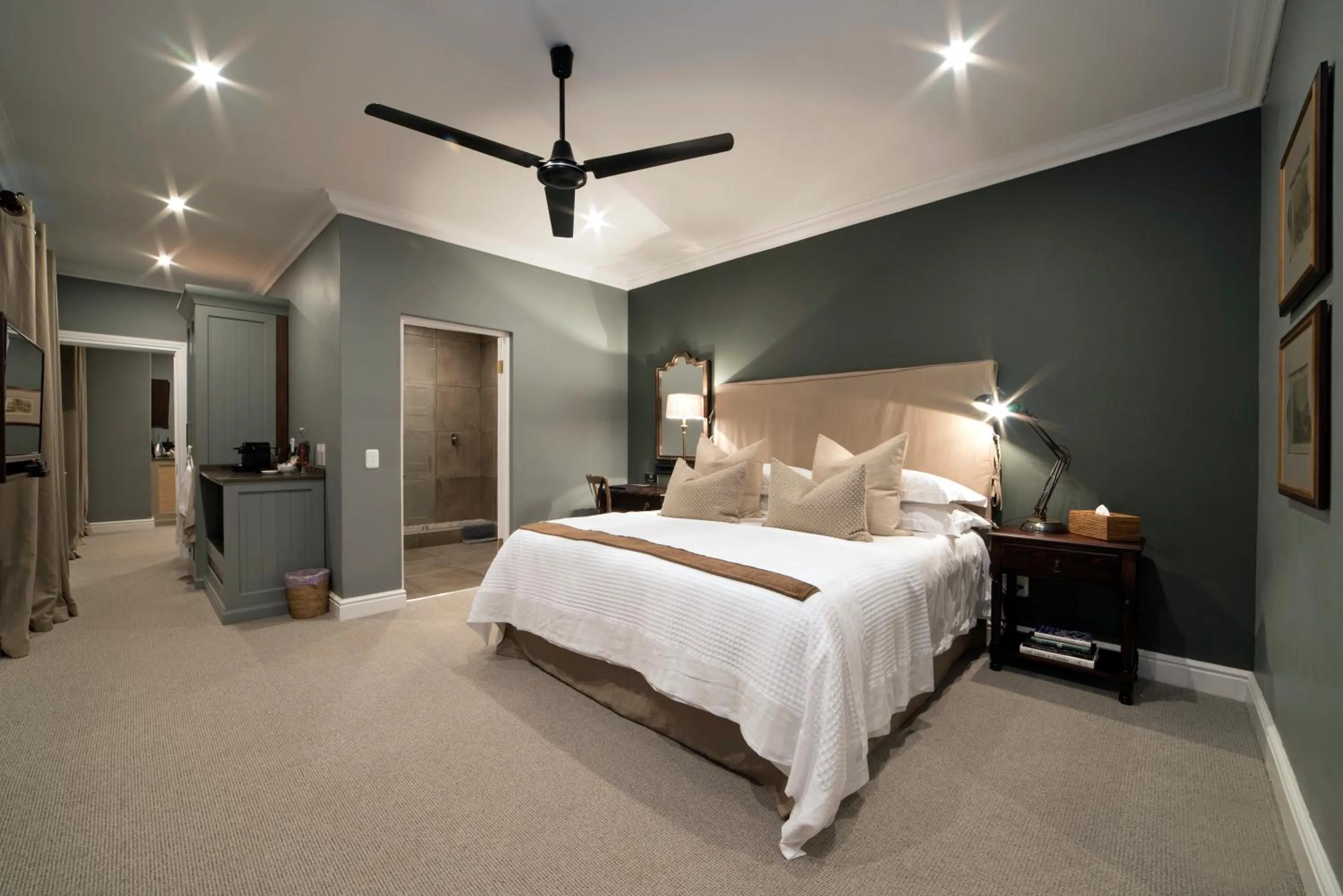 Bathroom, Bed in The Milner by The Oyster Collection