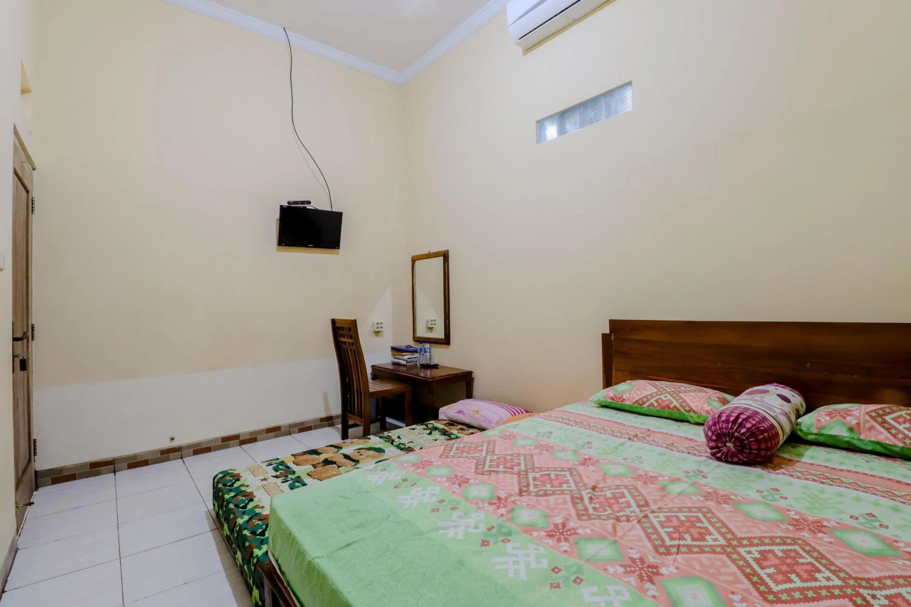 Bedroom, Bed in Penginapan Barokah