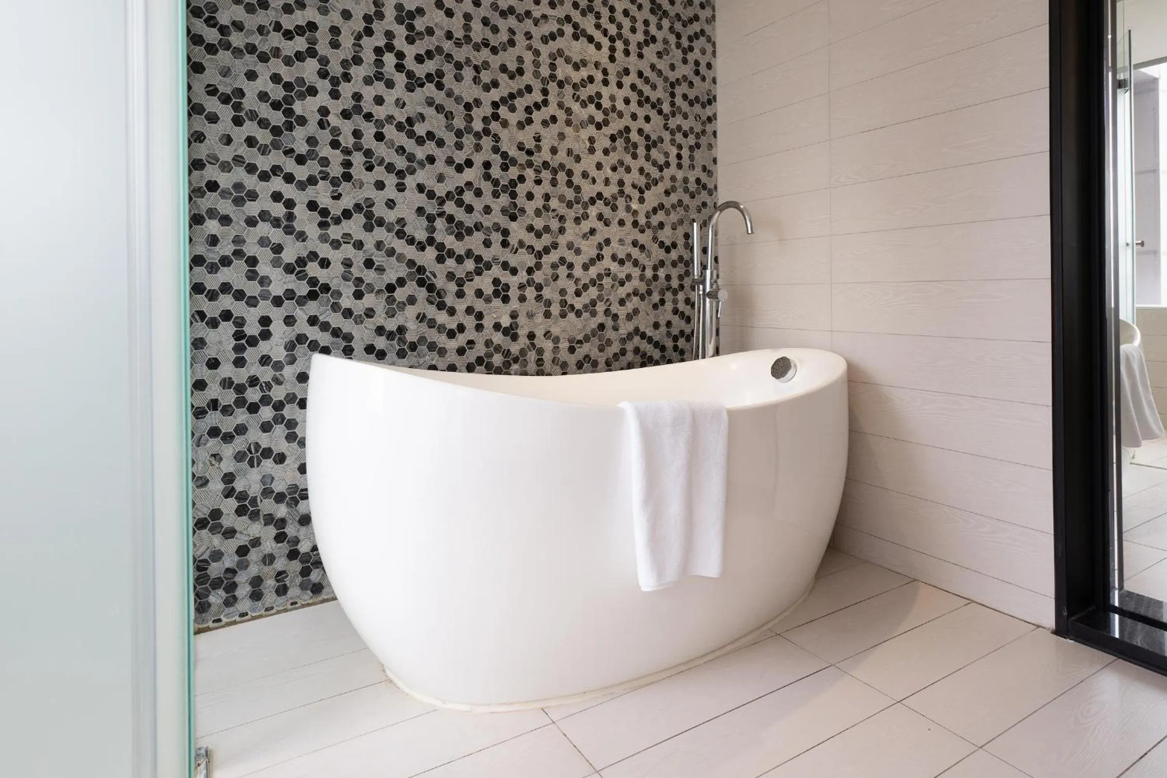 Bath in CHECK inn Taichung Wenxin Zhongqing