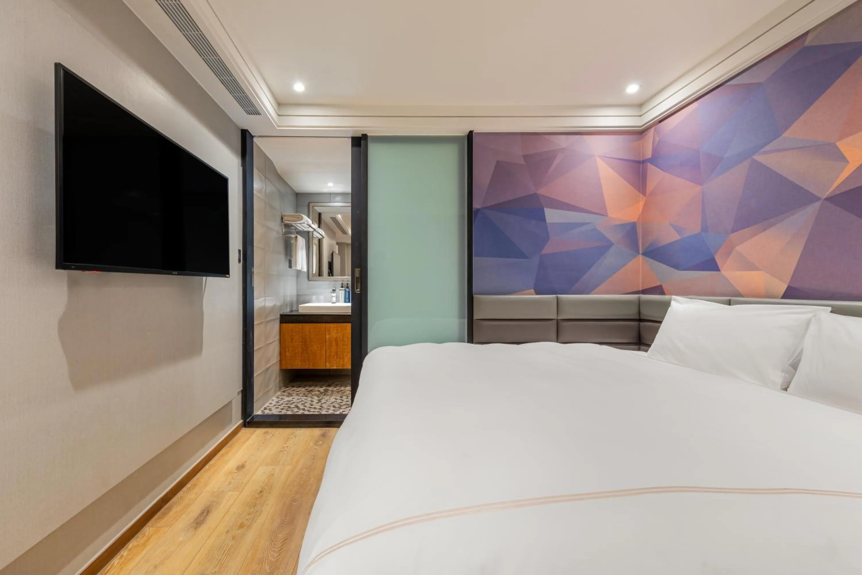 Bed in CHECK inn Taichung Wenxin Zhongqing