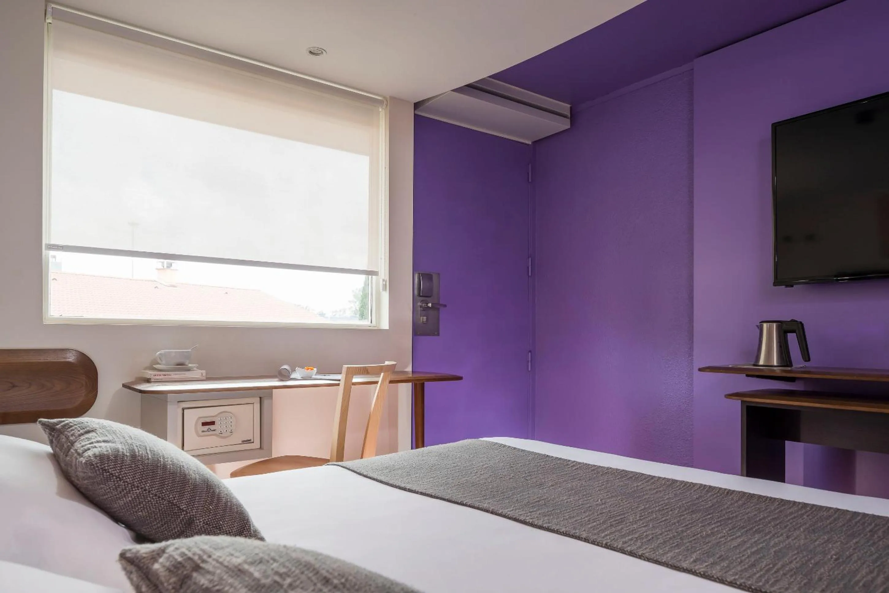 Photo of the whole room, Bed in Terre de Provence Hôtel & Spa