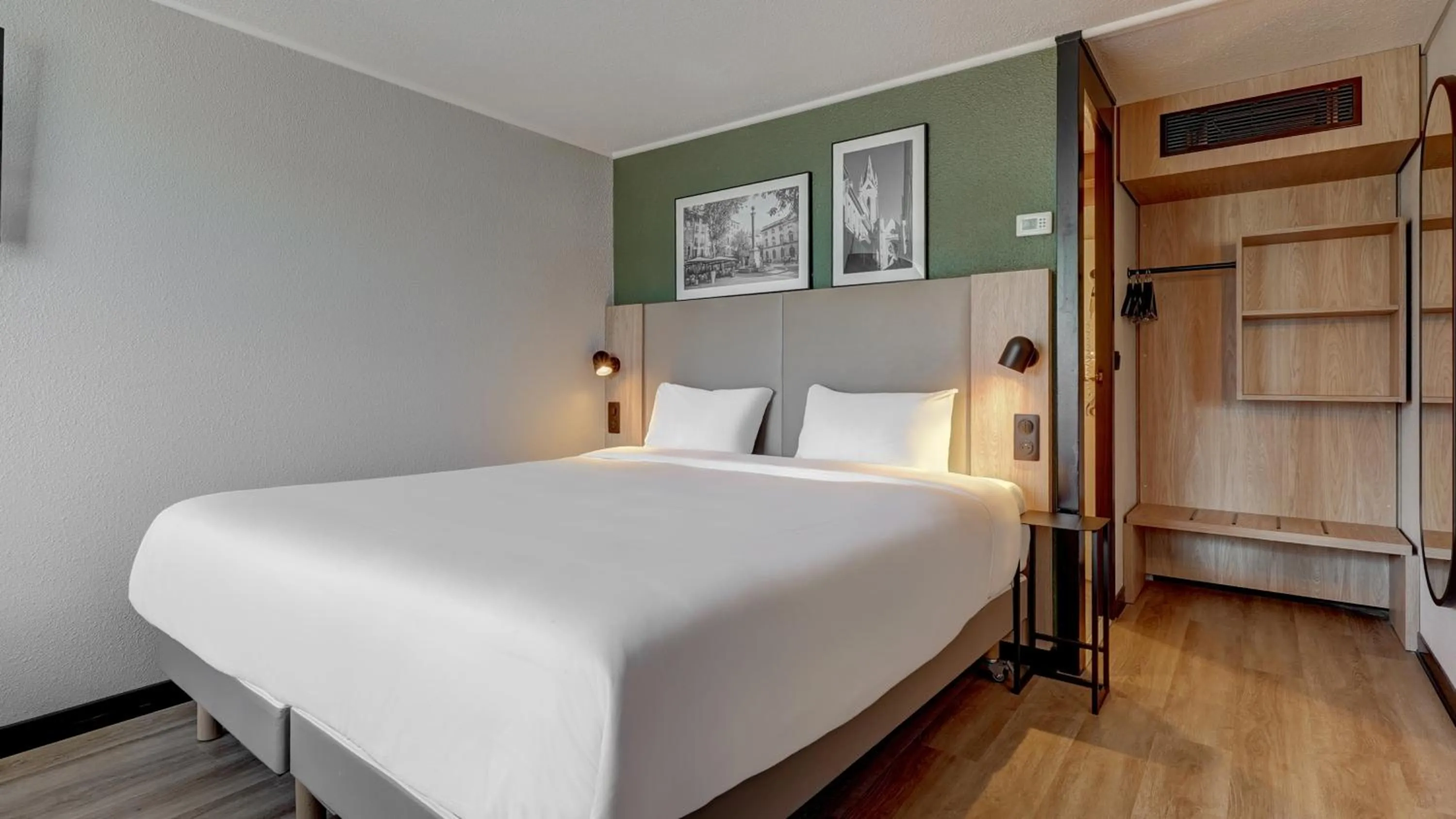 Photo of the whole room, Bed in Campanile Brest - Gouesnou Aeroport