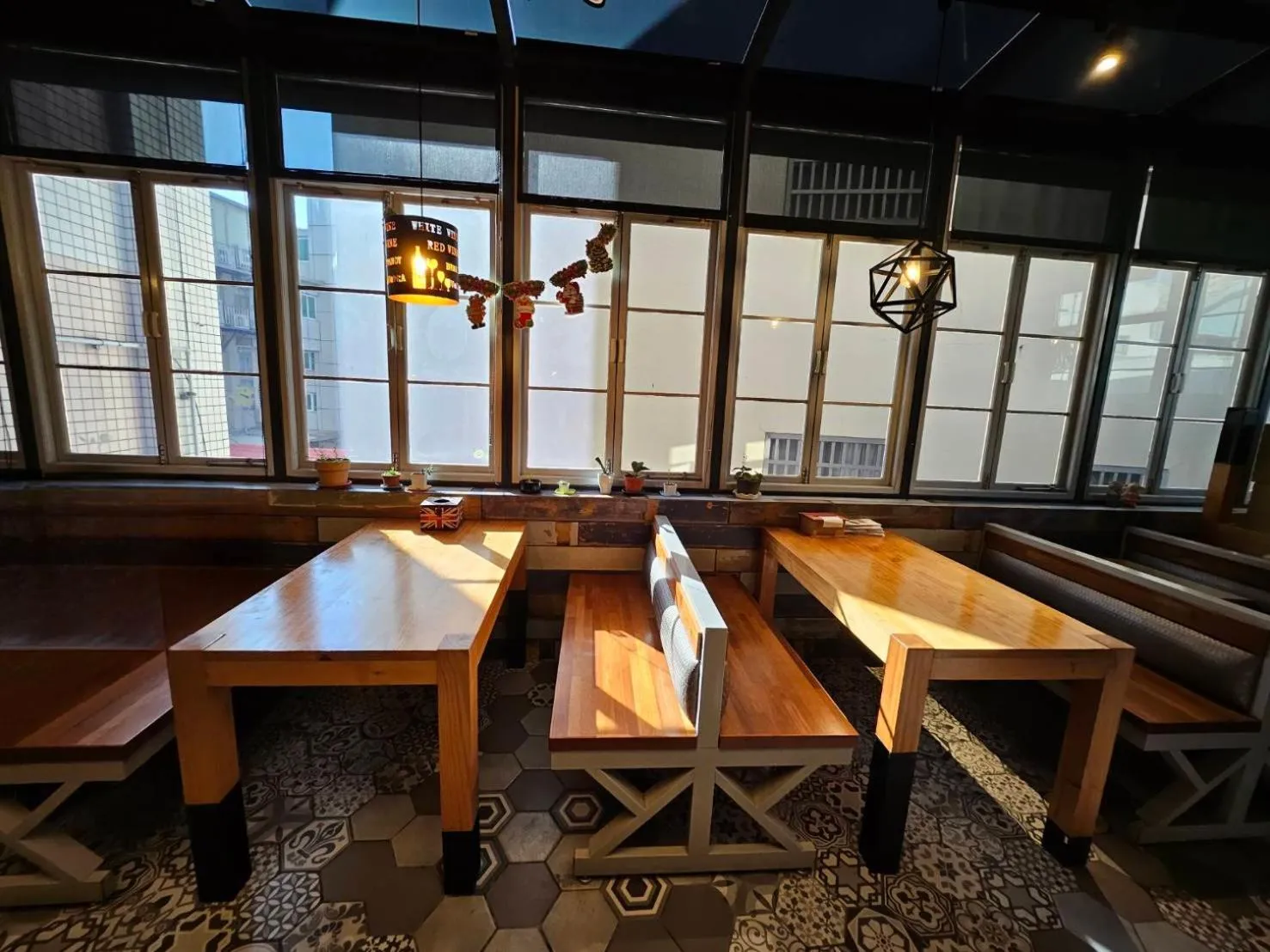 Restaurant/places to eat in Sunrise Hotel