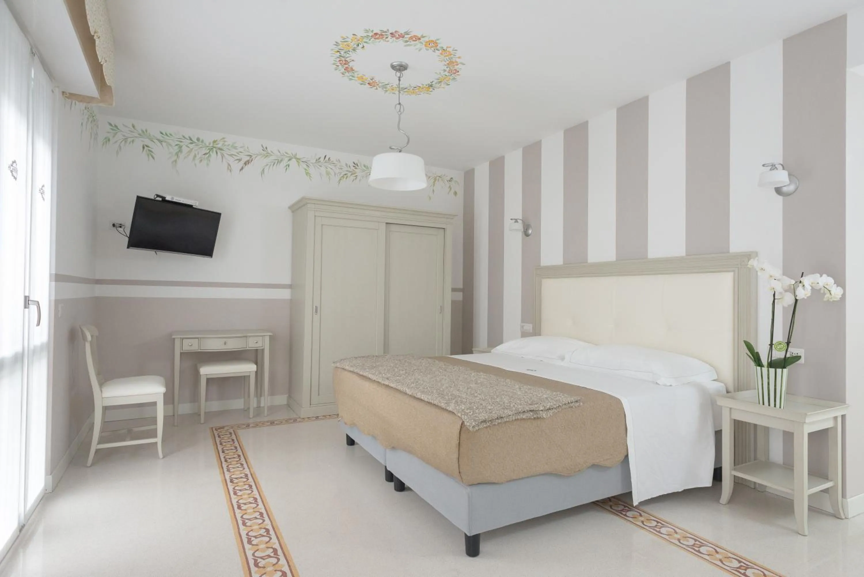 Photo of the whole room, Bed in Gruppo Luxe Domus Vigevano